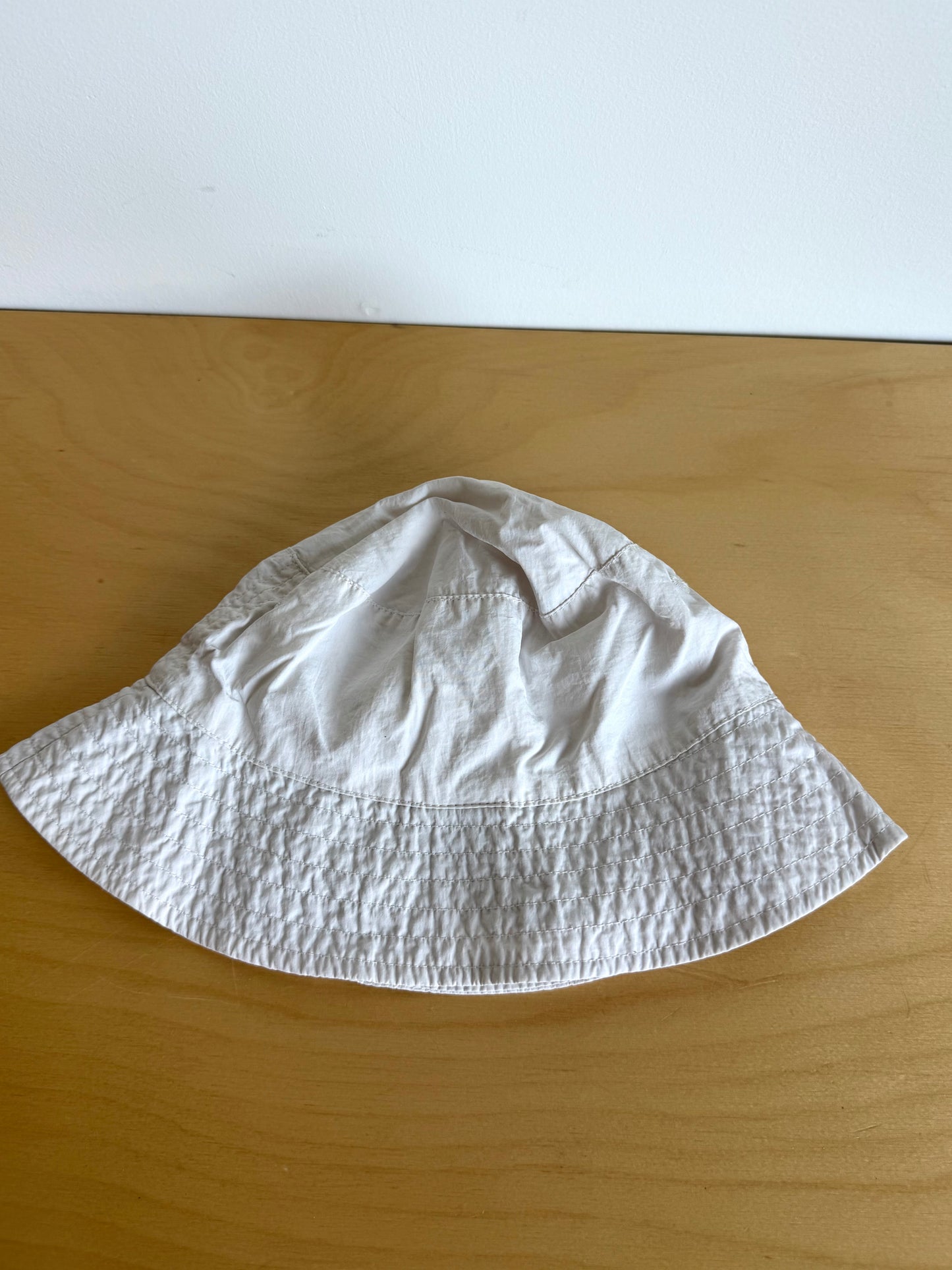 White Bucket Hat / 12m