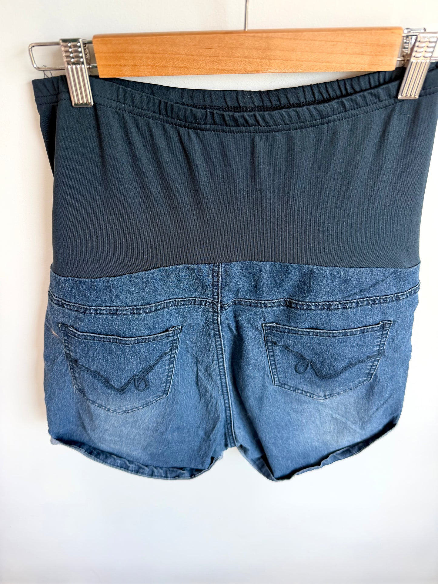 Maternity Chambray Shorts / L