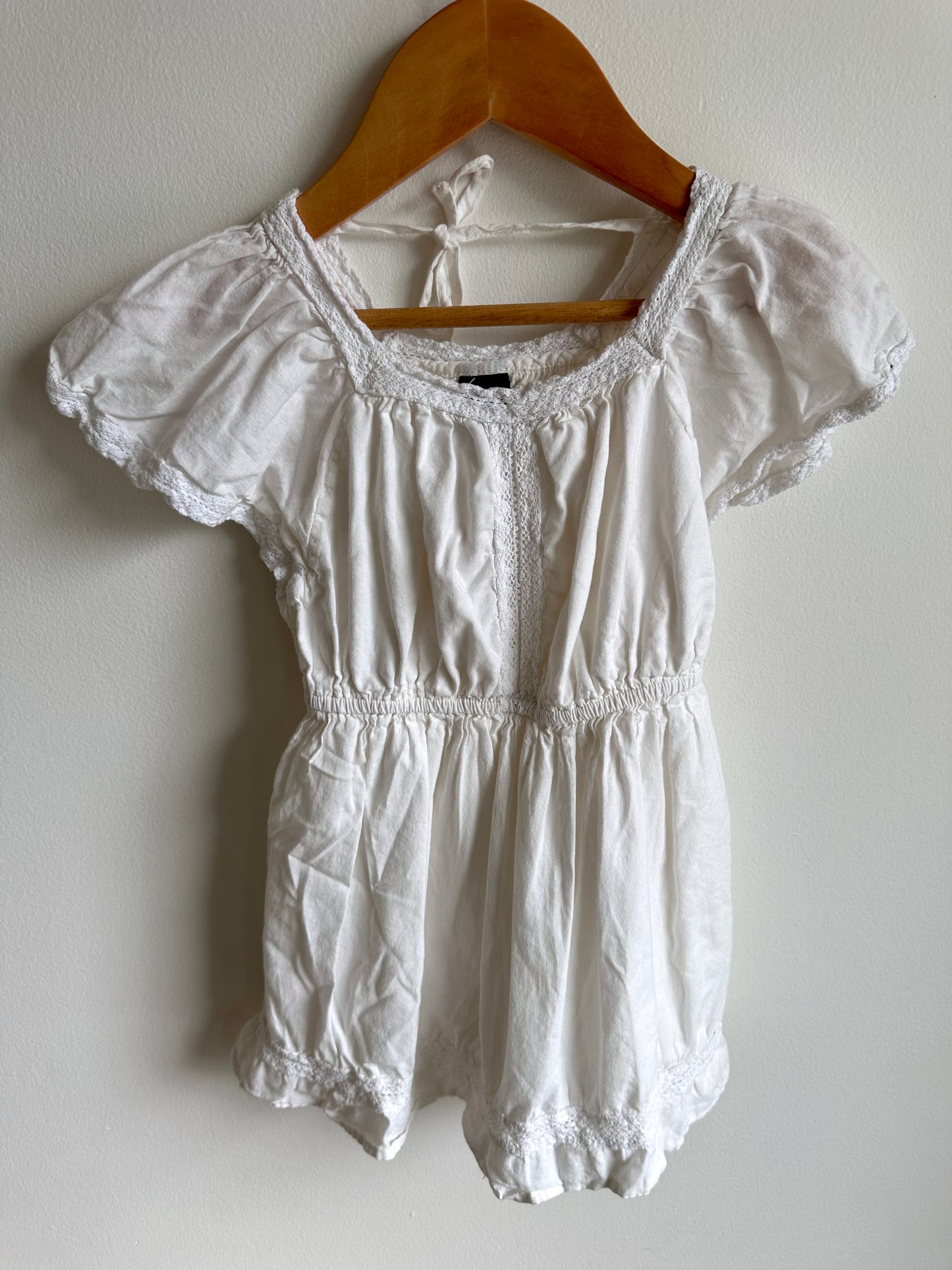 White Dress with Eyelet Details / 4-5 years (xs)