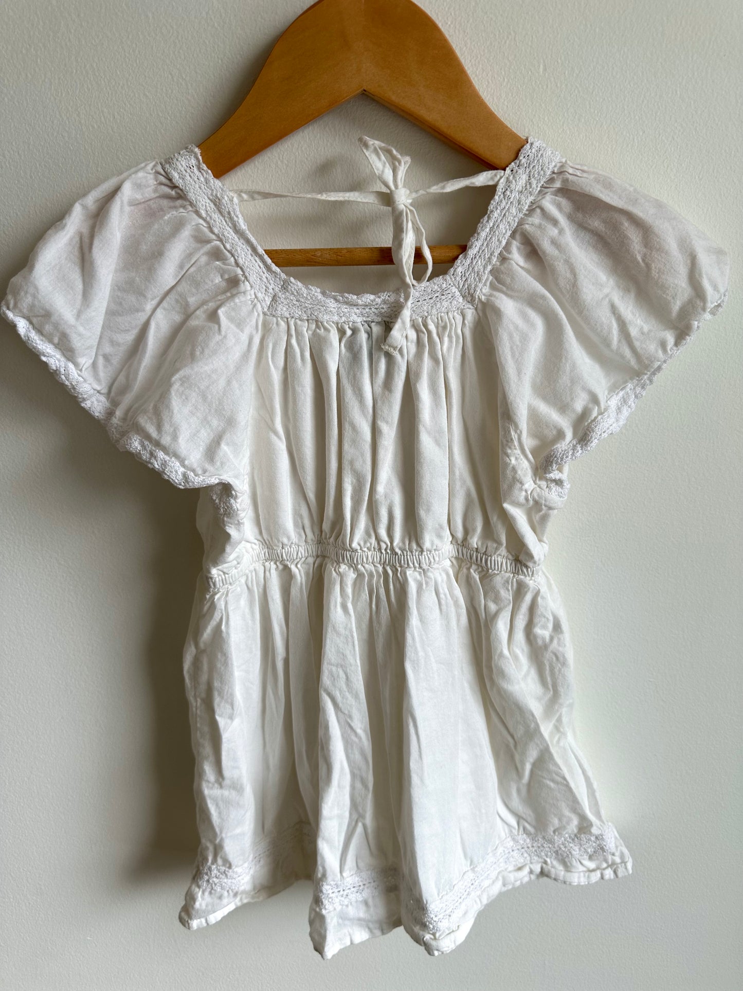 White Dress with Eyelet Details / 4-5 years (xs)