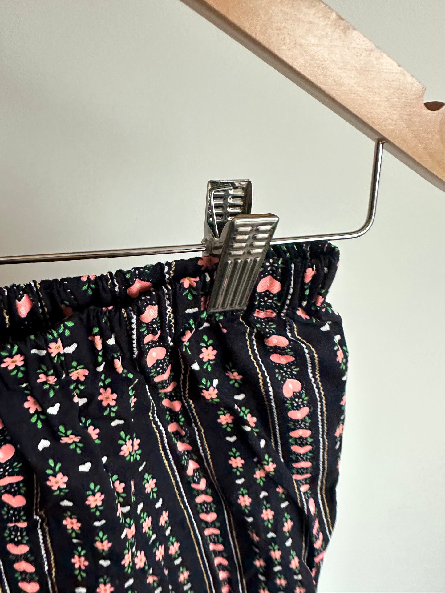 Black Floral Heart Pants / 18-24m?