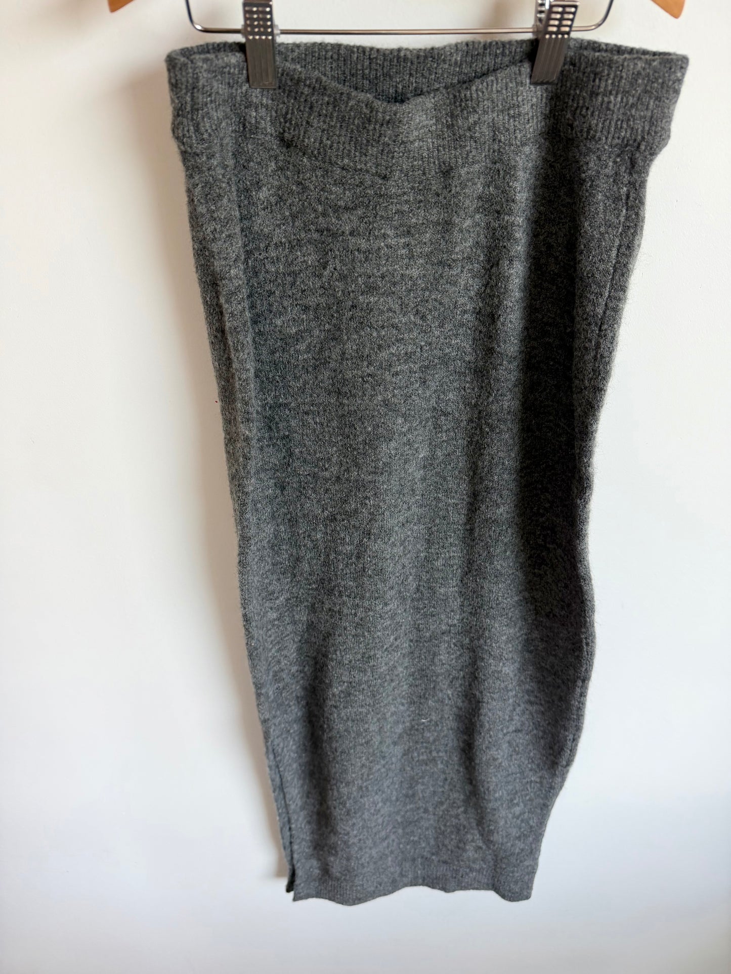 H&M Dark Grey Knit Maternity Skirt (With Tags) / XS