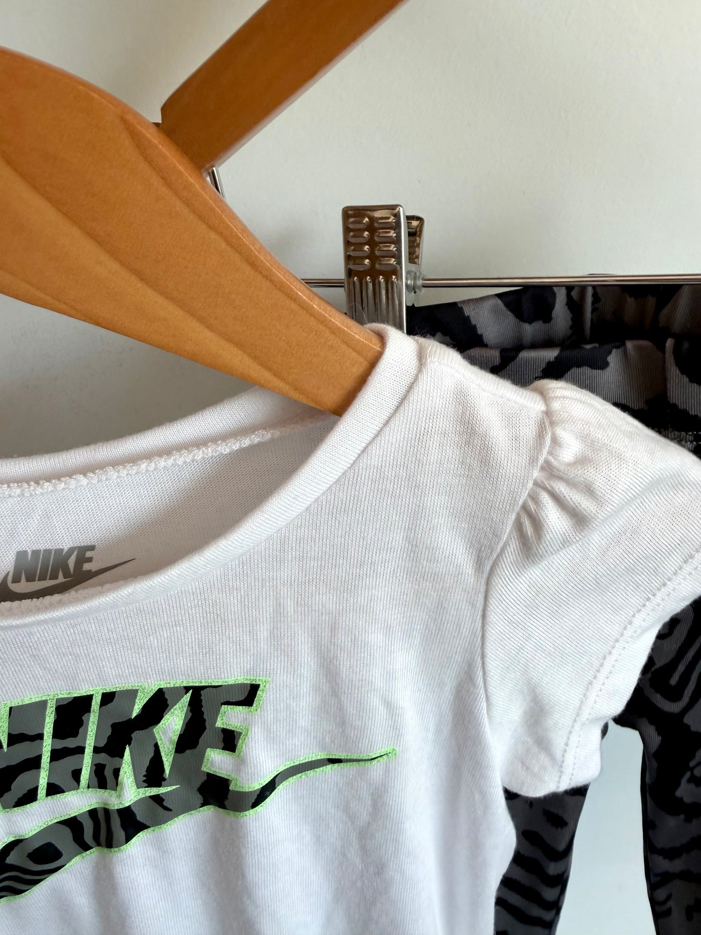 Nike 2 Piece T-shirt + Leggings Set (With Tags) / 12m
