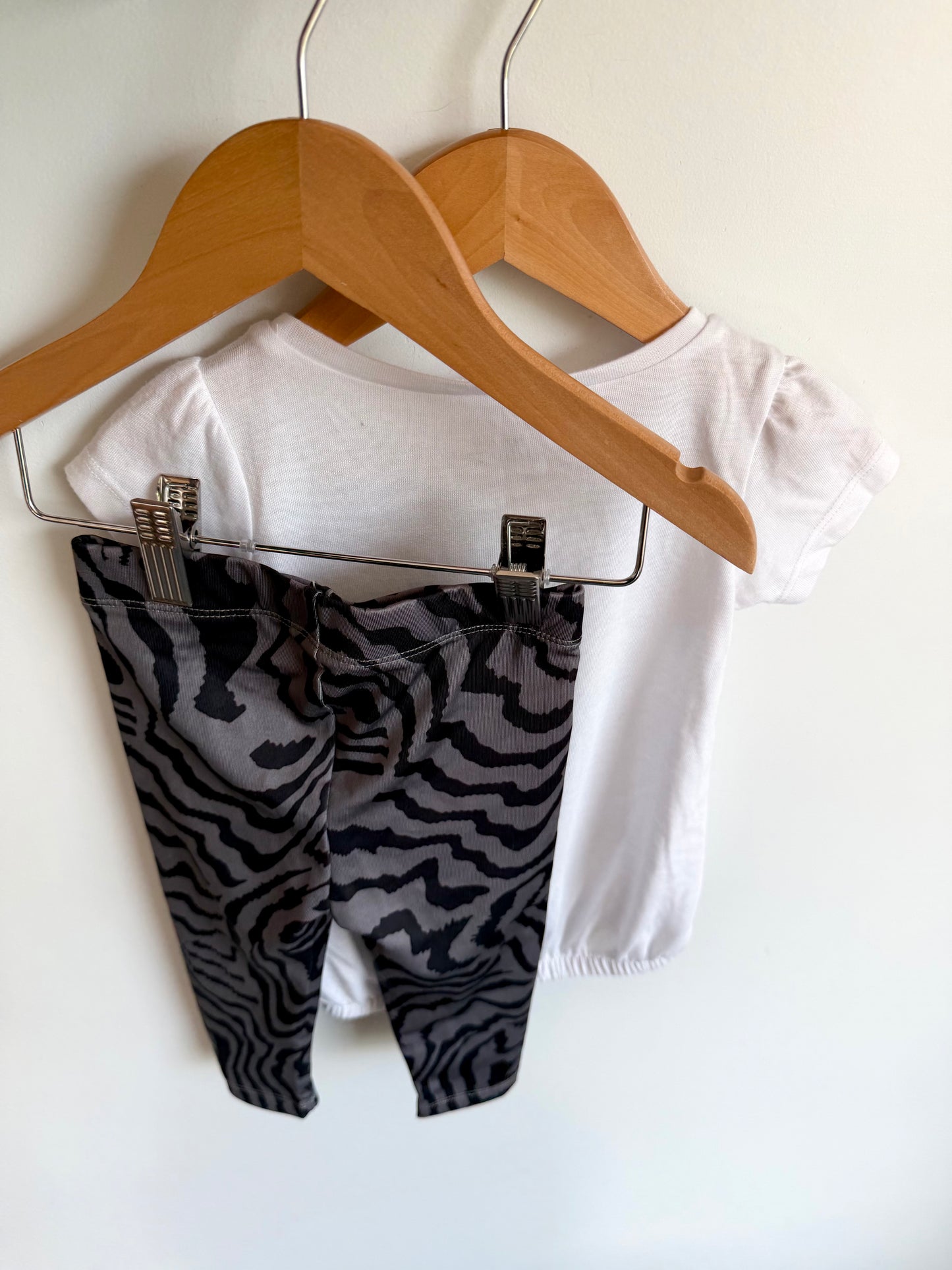 Nike 2 Piece T-shirt + Leggings Set (With Tags) / 12m