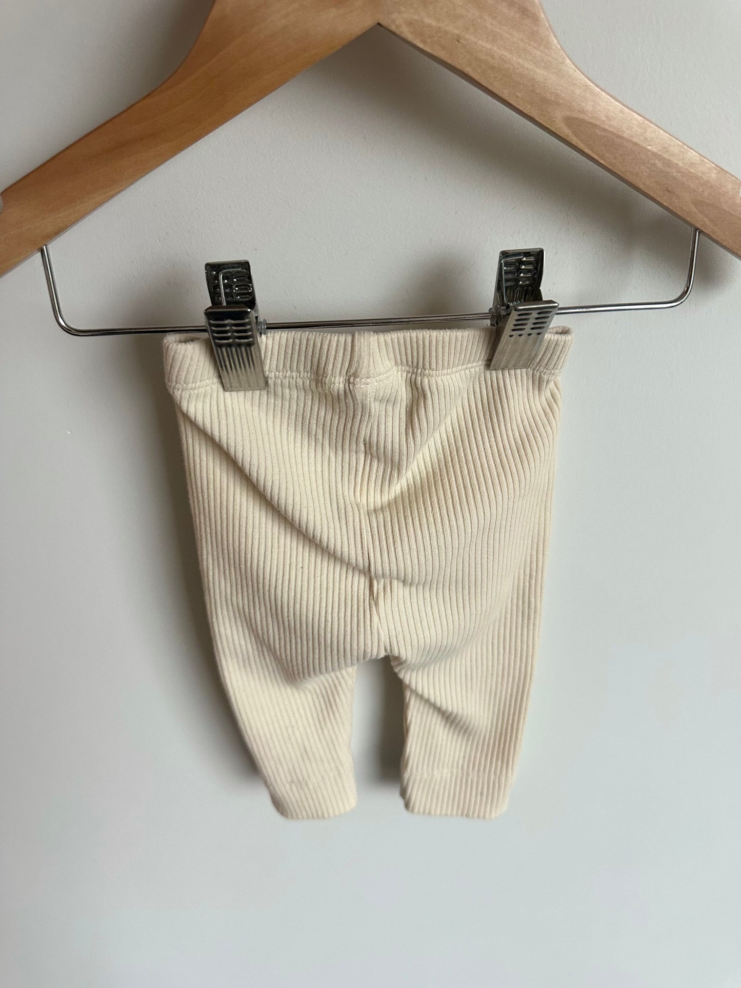 Cream Ribbed Leggings / 0-3m
