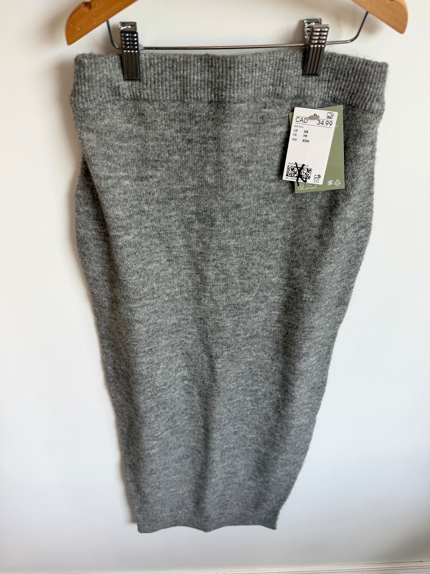 H&M Light Grey Knit Maternity Skirt (With Tags) / XS