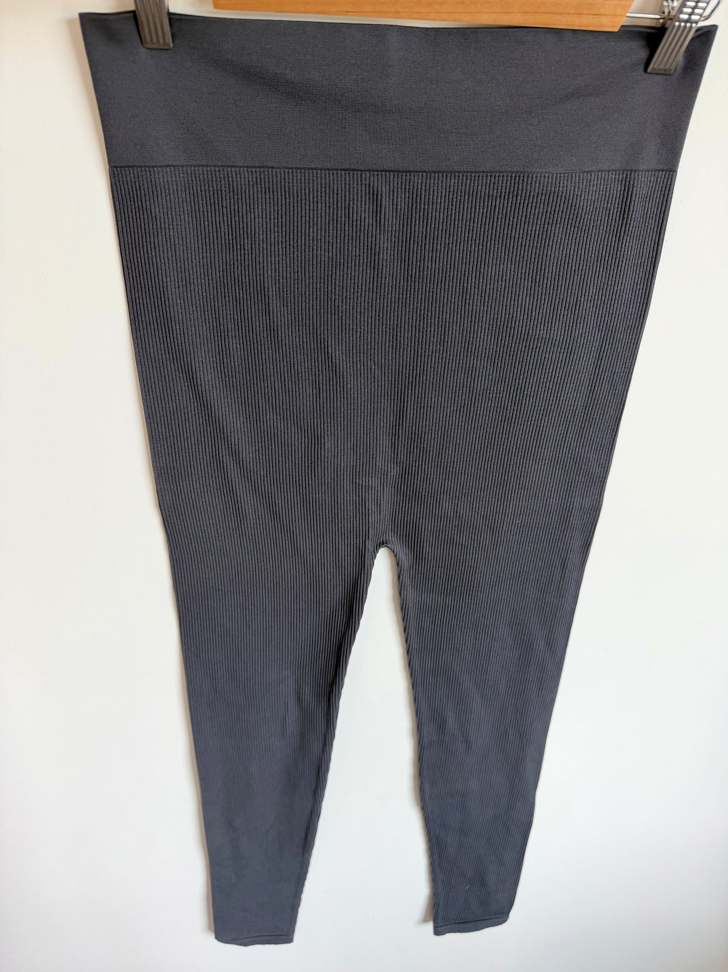 H&M Charcoal Ribbed Leggings / M-L
