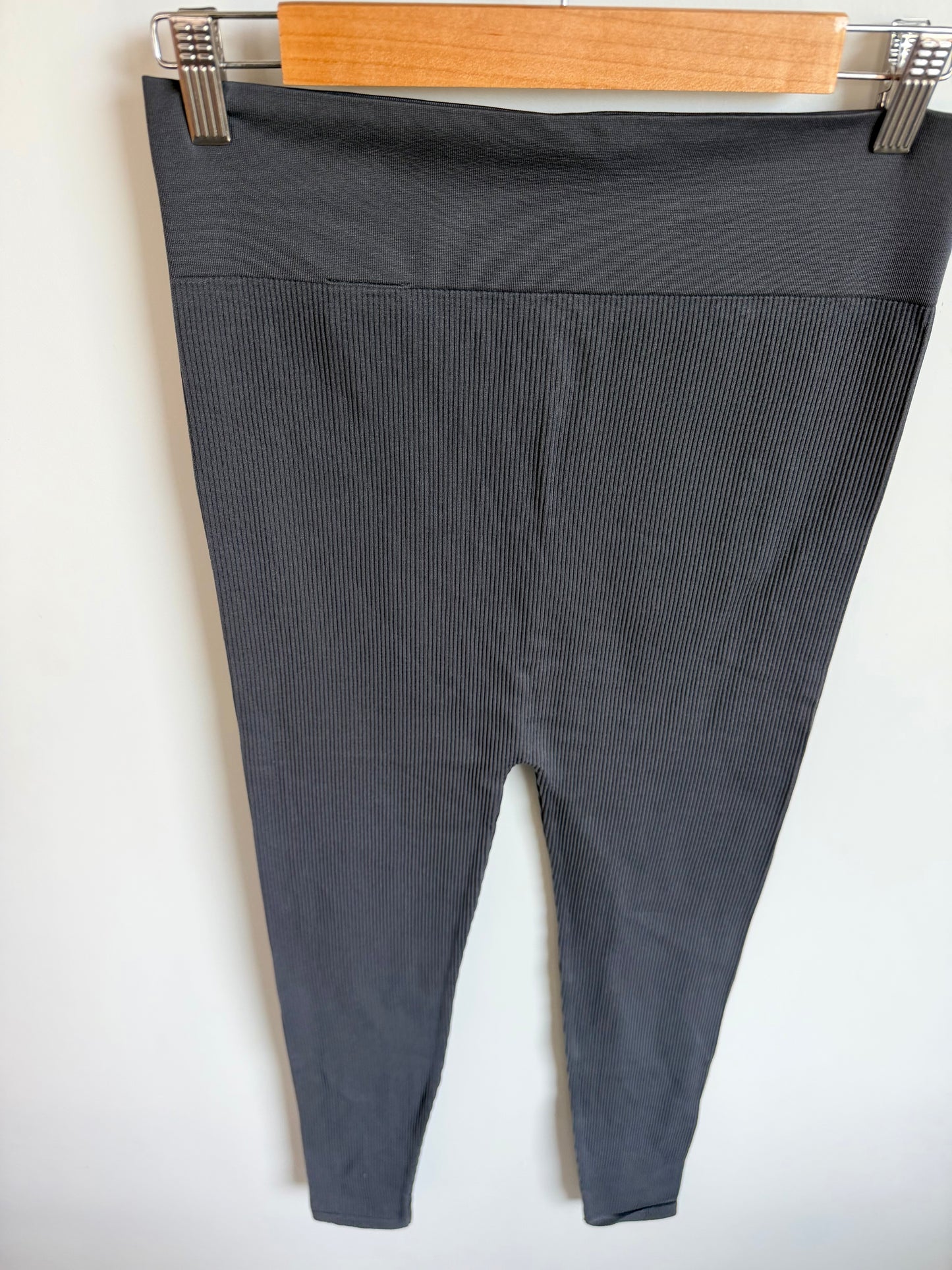 H&M Charcoal Ribbed Leggings / M-L
