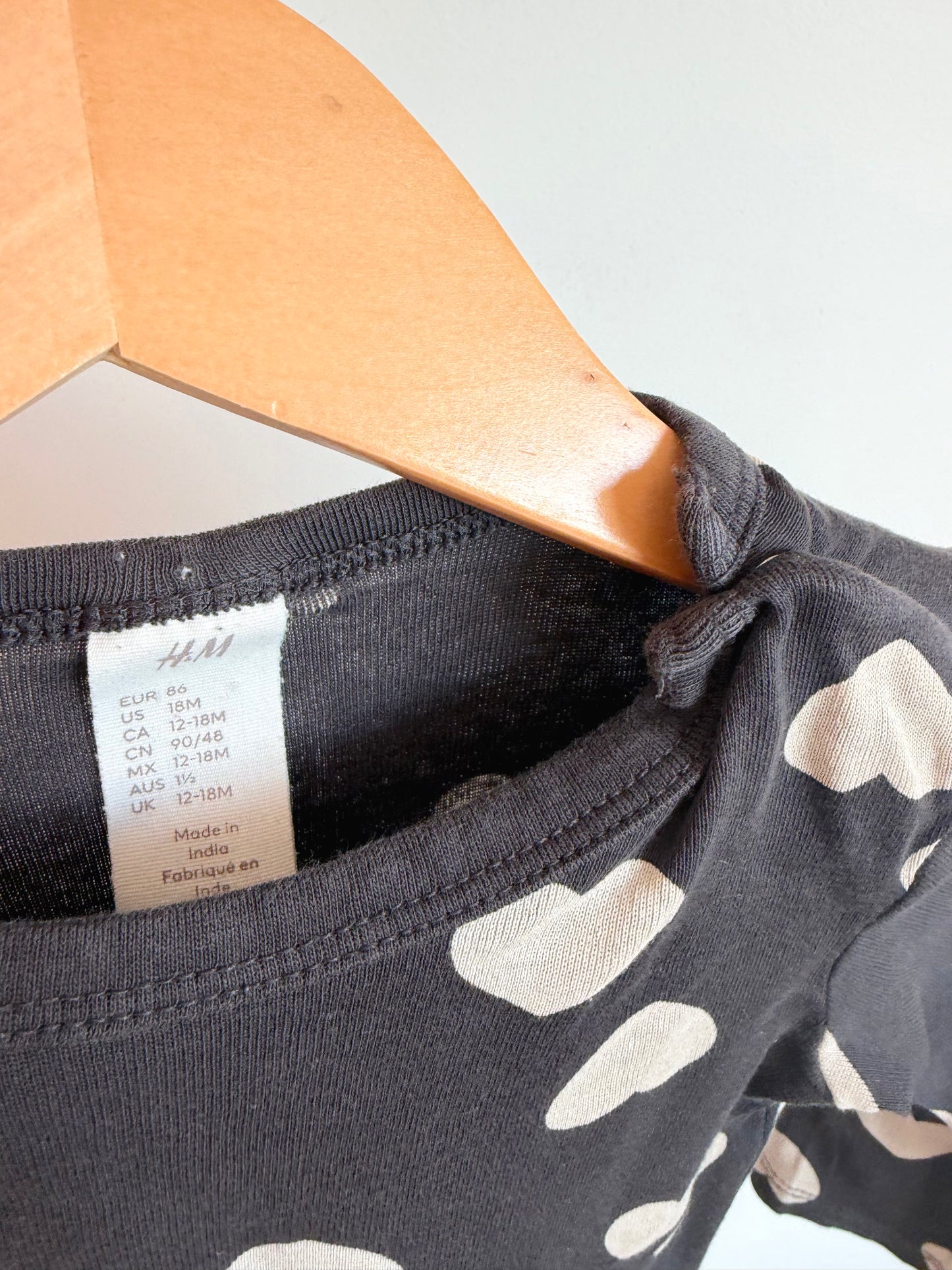 H&M Charcoal Hearts Bodysuit / 12-18m