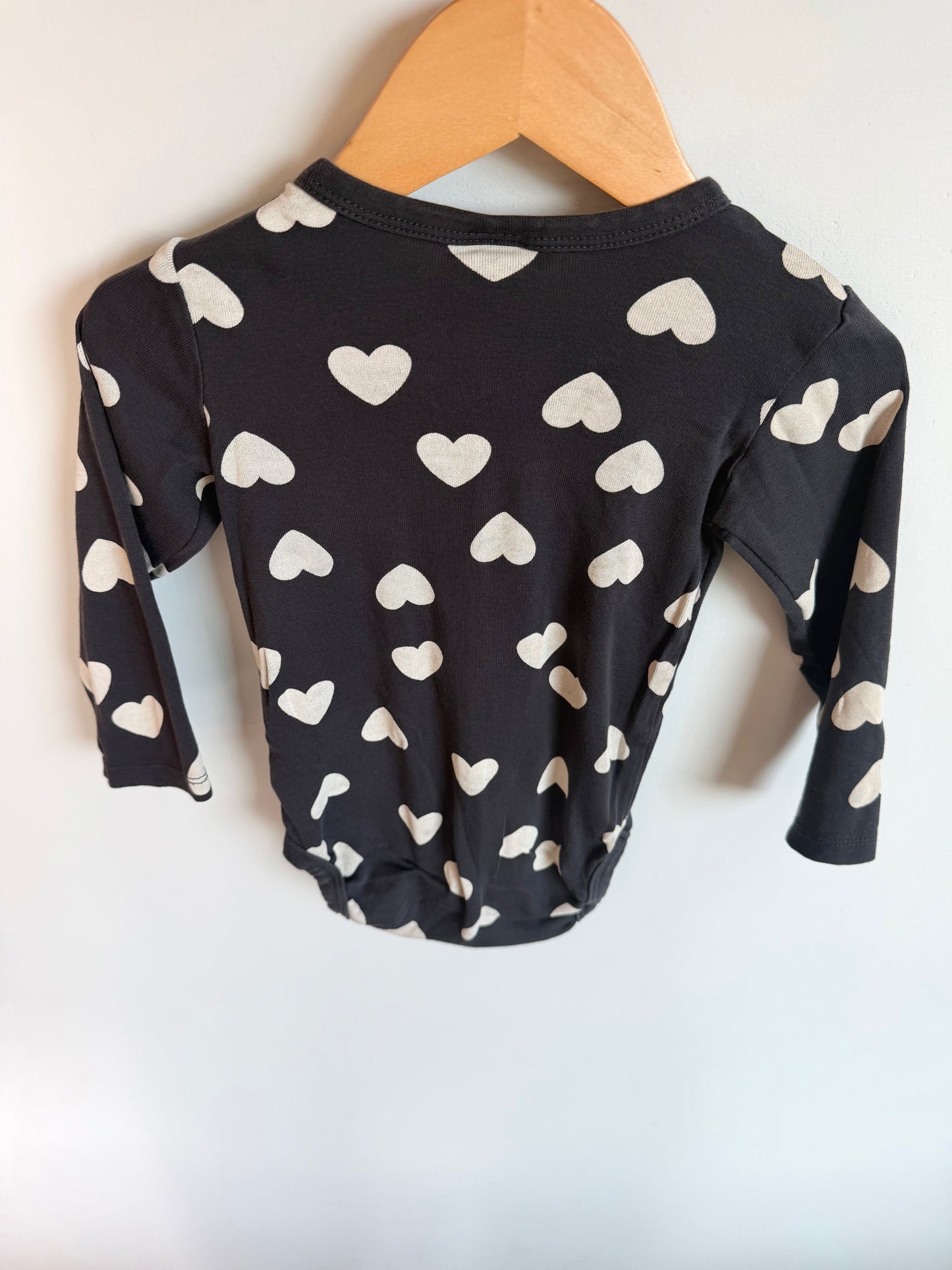 H&M Charcoal Hearts Bodysuit / 12-18m