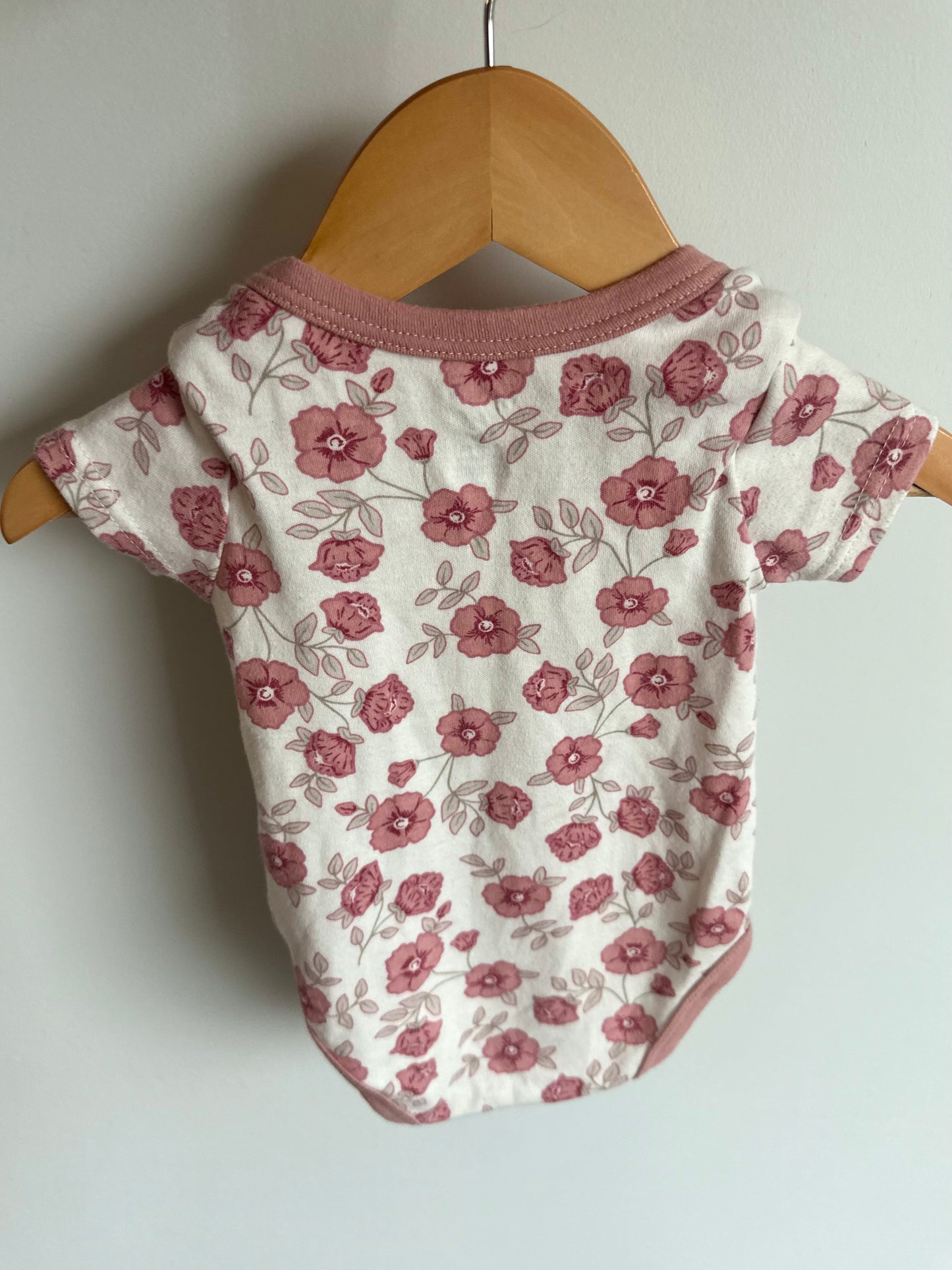 Rouge Trim Floral Bodysuit / 3-6m
