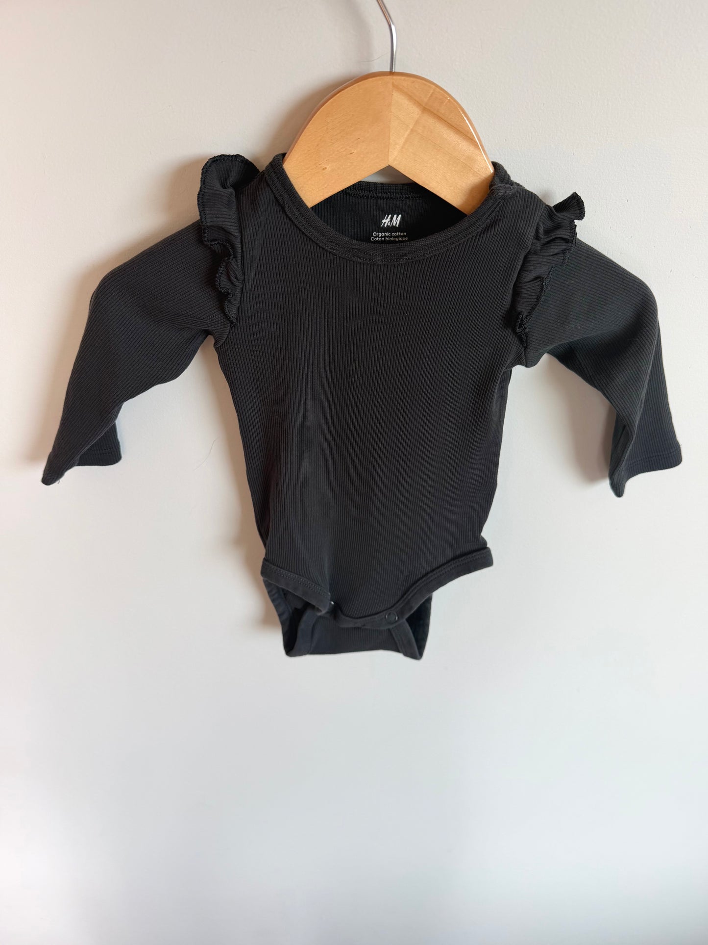 H&M Charcoal Organic Ribbed Bodysuit / 2-4m