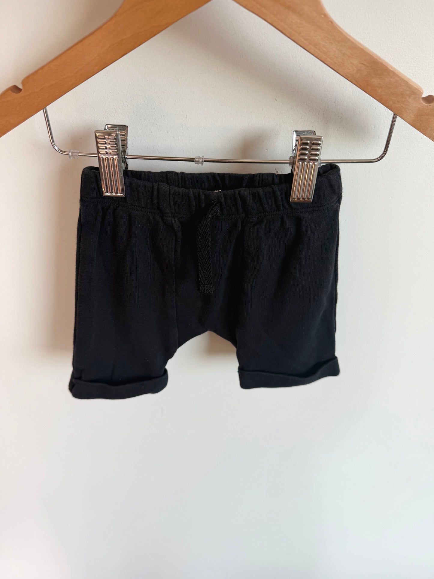 Kate Quinn Black Shorts / 6-12m