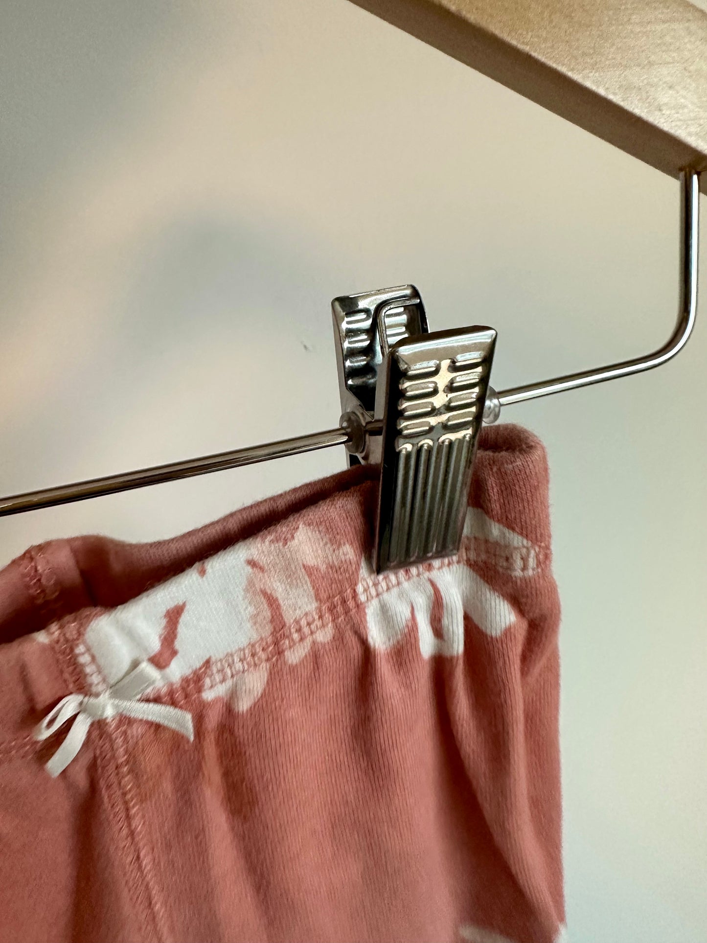 Coral Pants with White Flowers / 9m