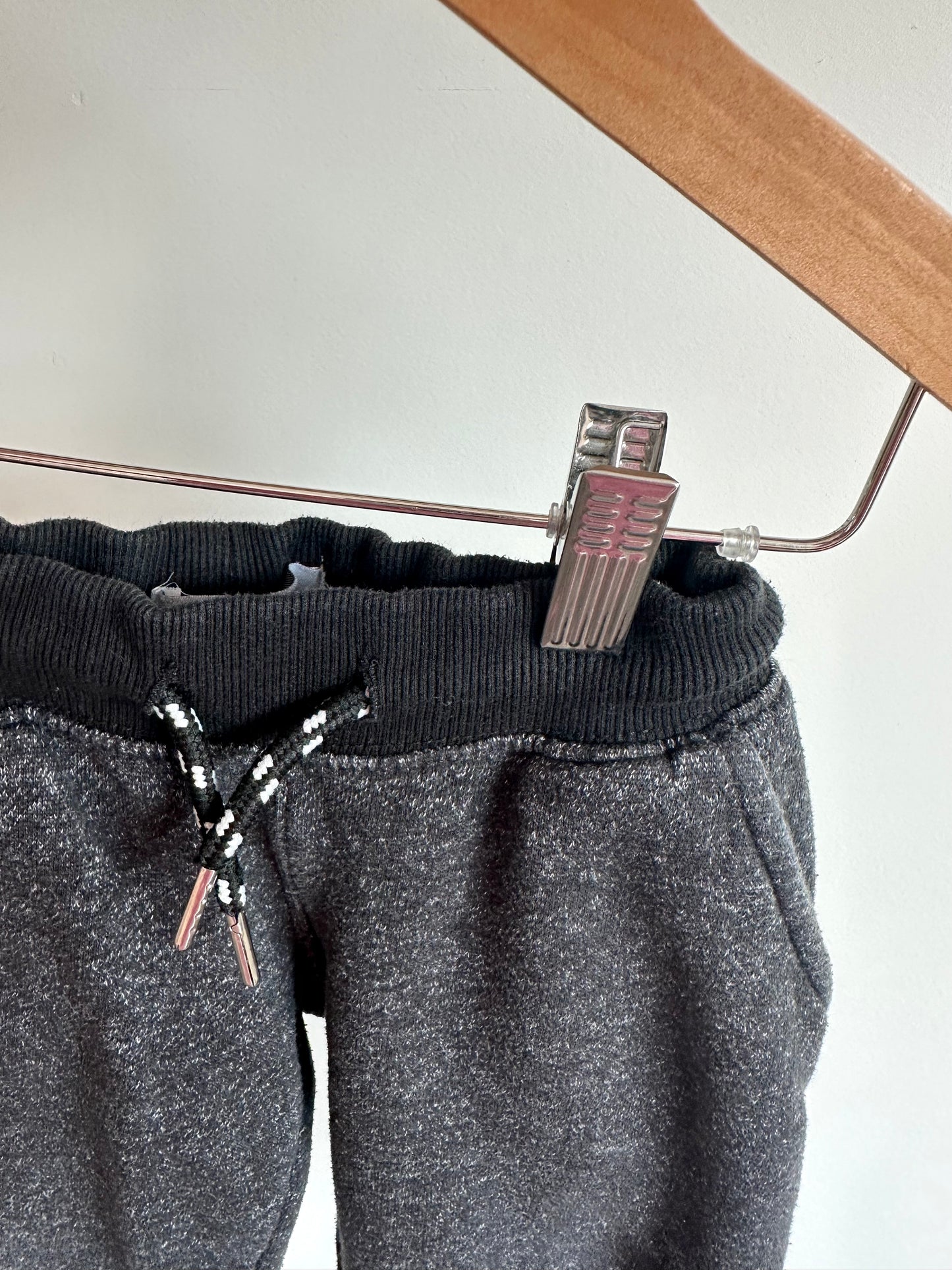 Black Tapered Sweatpants / 4T
