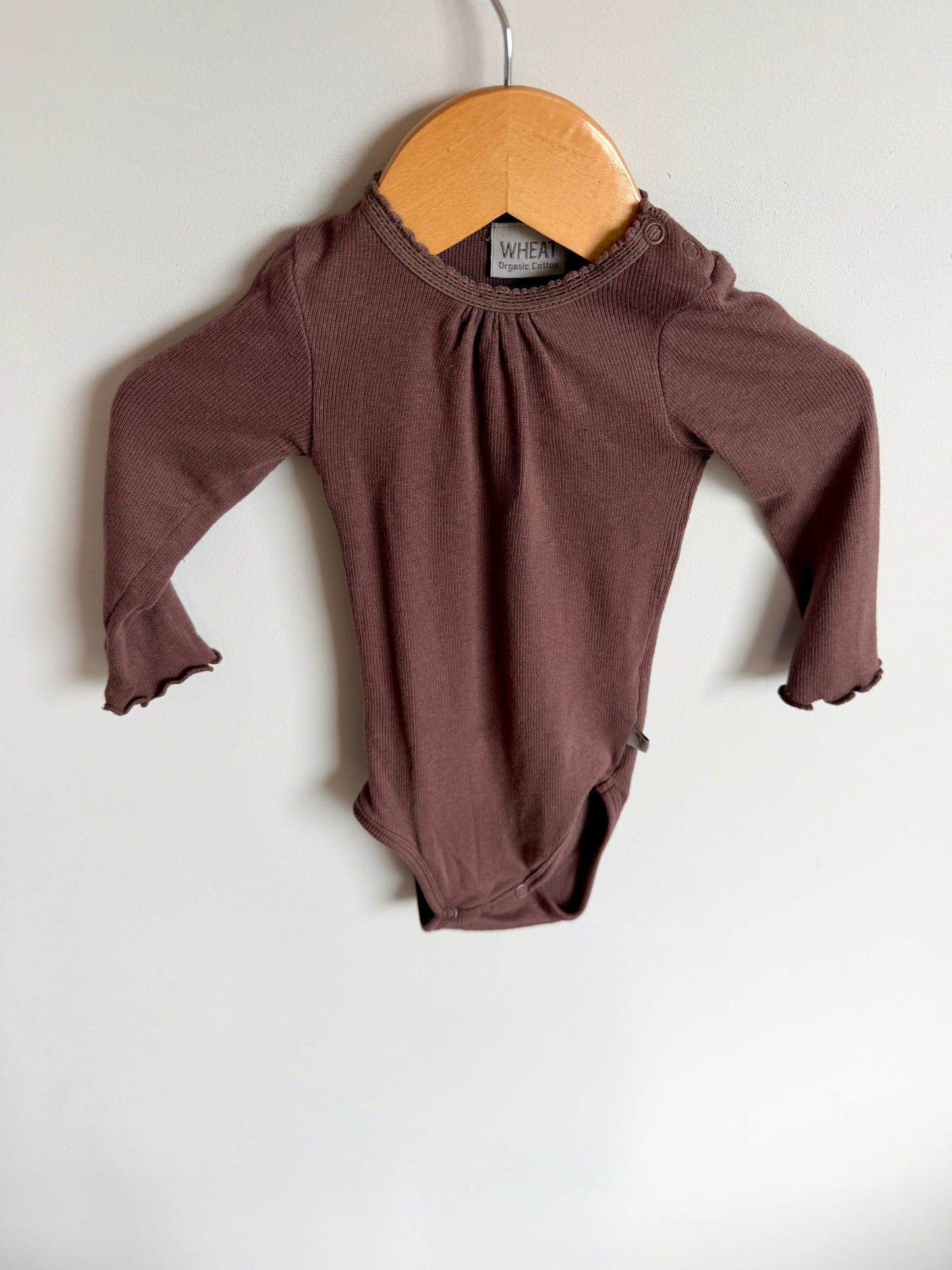 Wheat Long Sleeve Wavy Hem Bodysuit / 9m