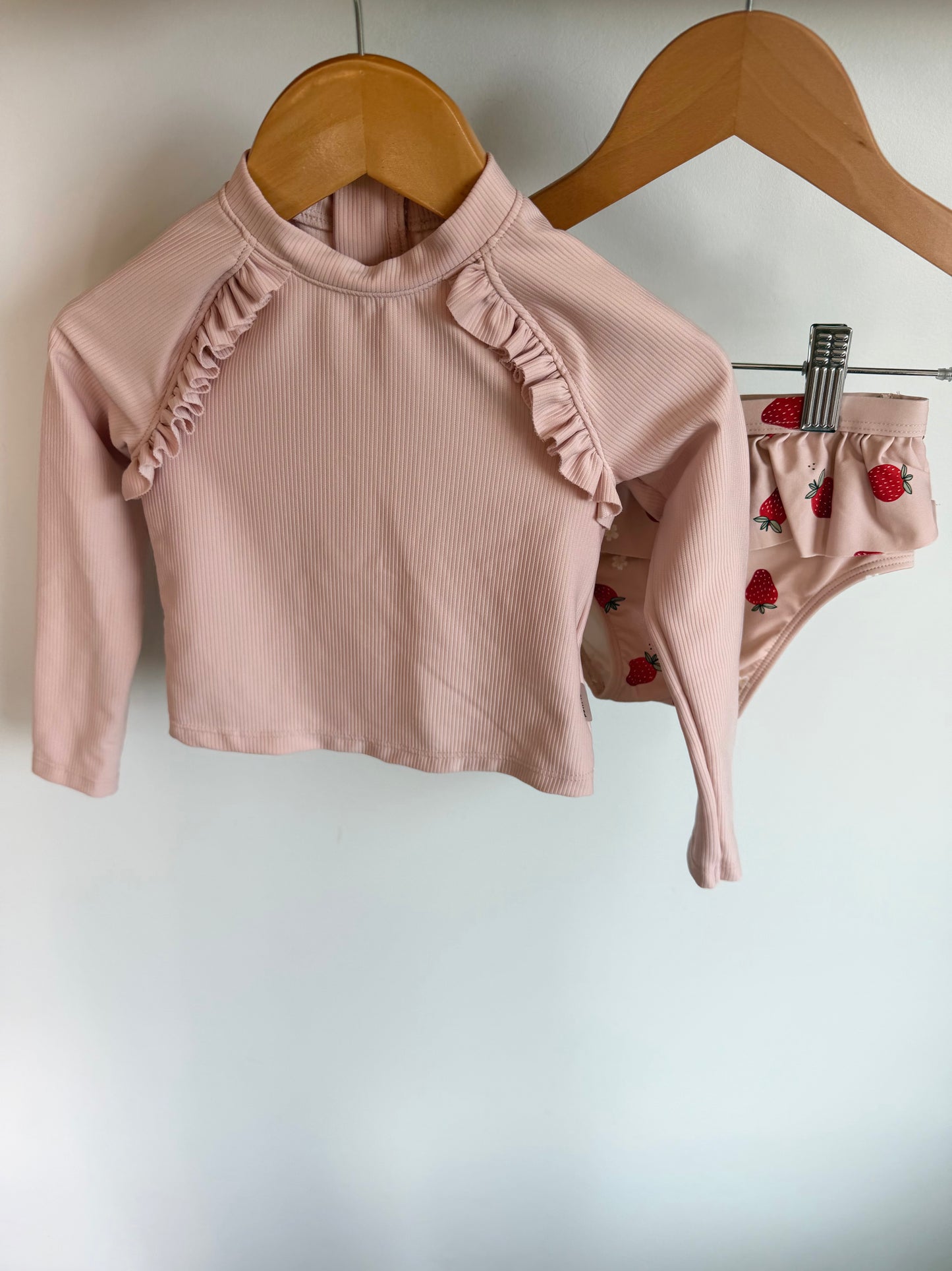 Swimsuit Long Sleeve + Strawberry Bottom Set / 18-24m