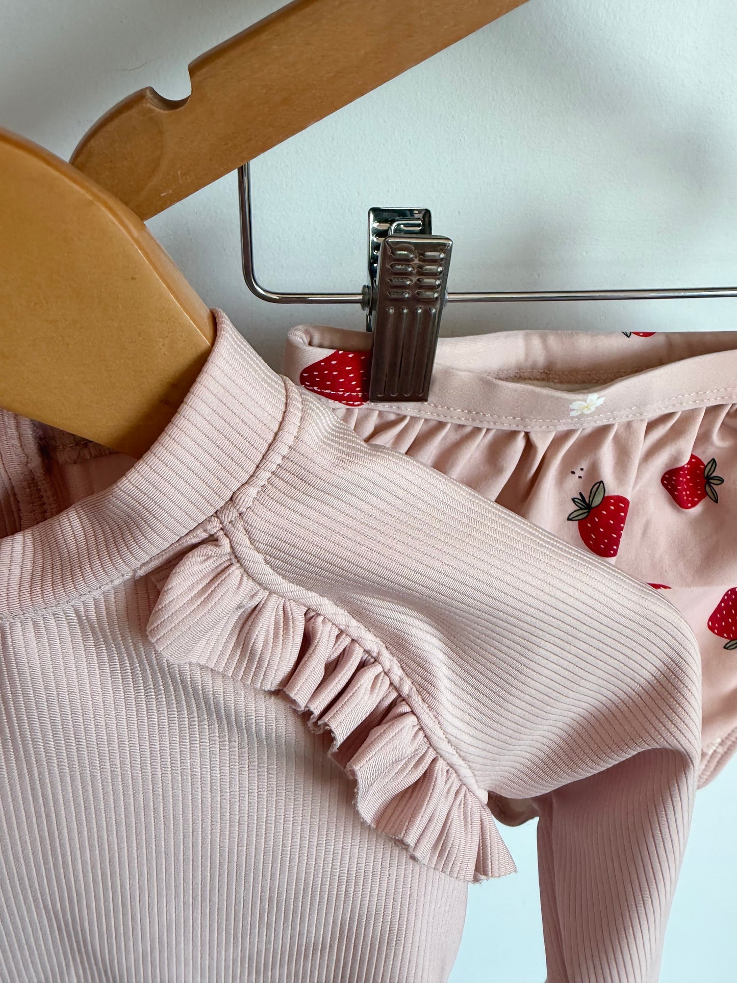 Swimsuit Long Sleeve + Strawberry Bottom Set / 18-24m