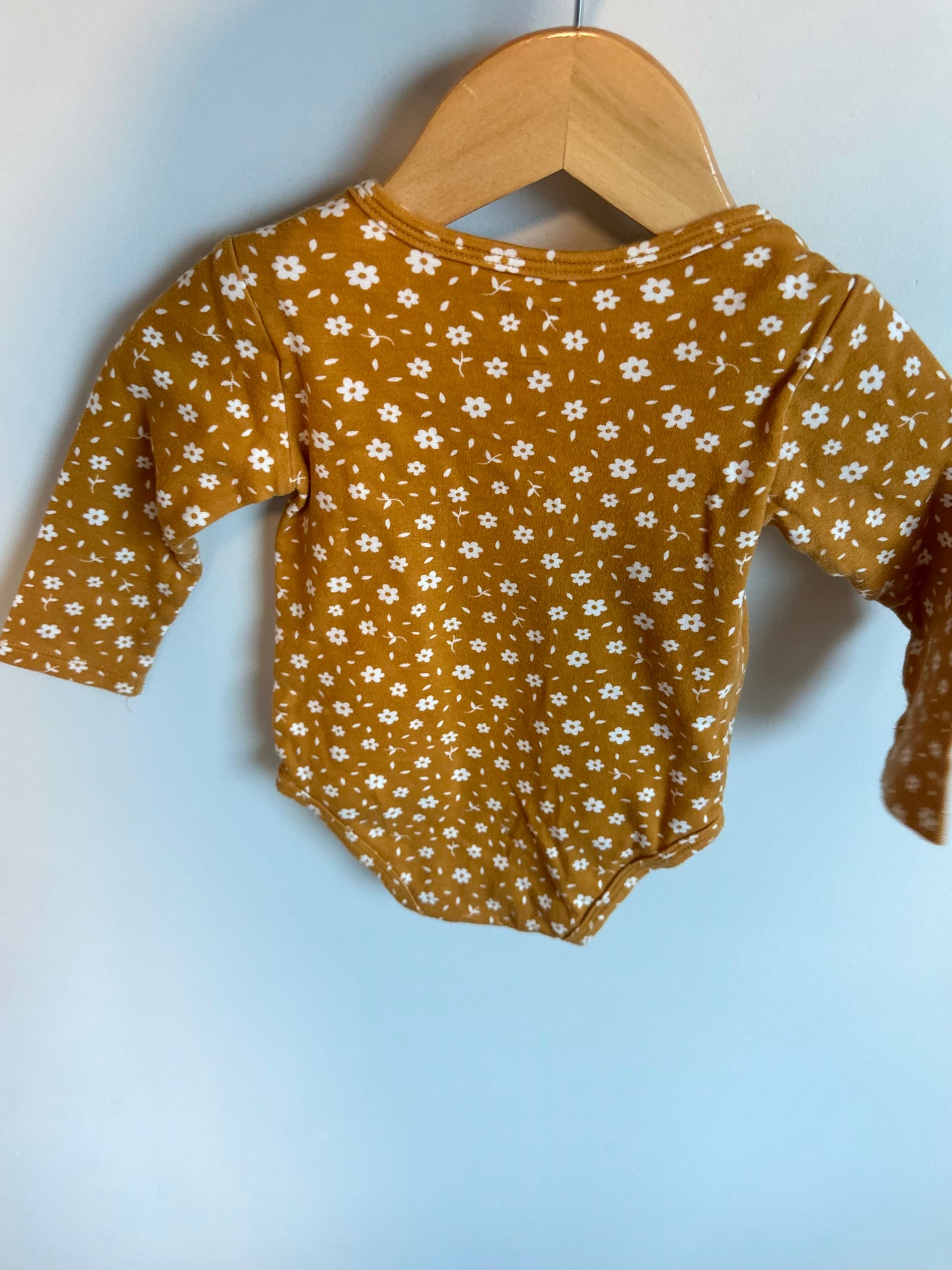 Toffee White Flower Bodysuit / 12m