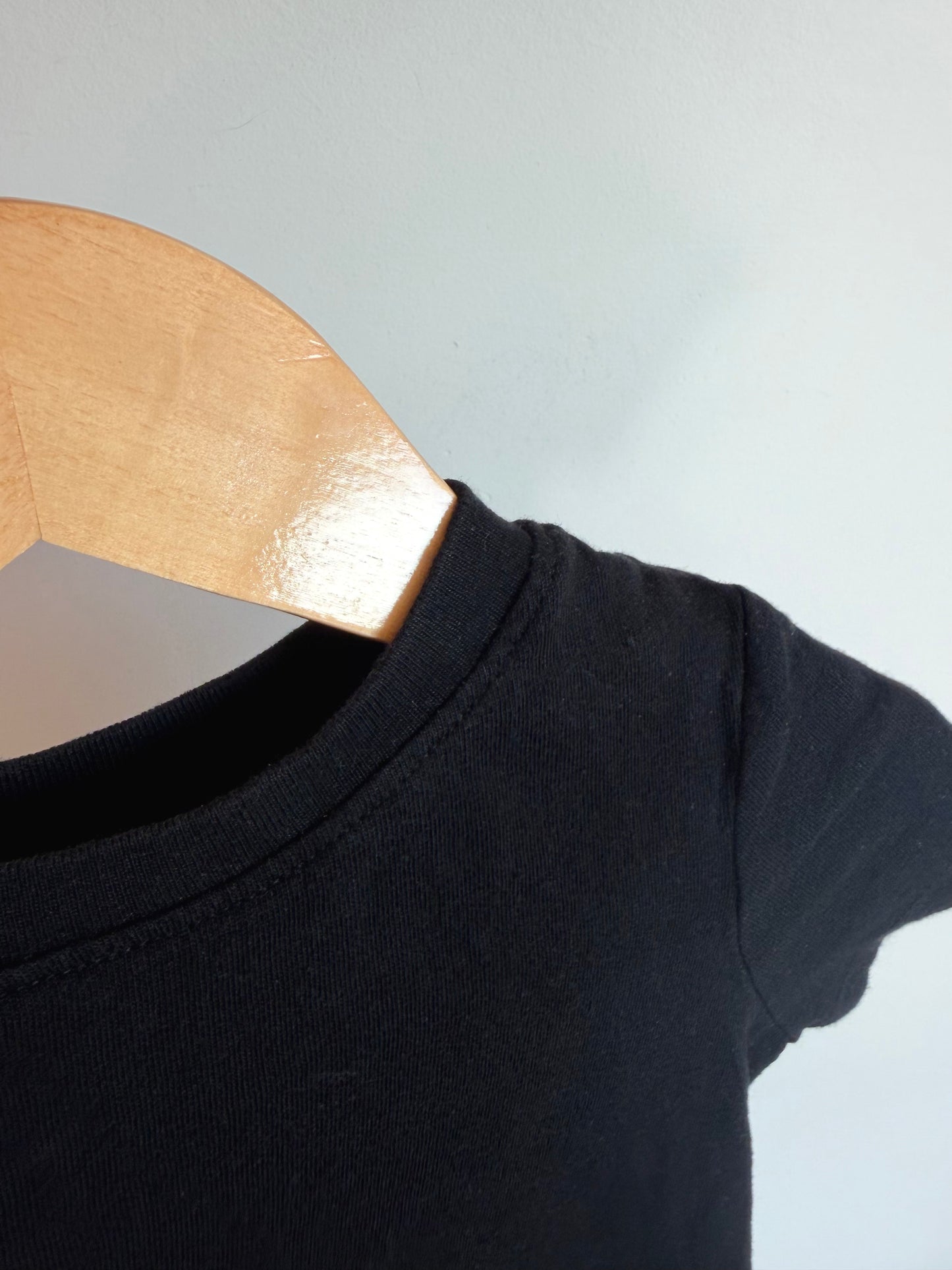 Black T-Shirt / 18-24m