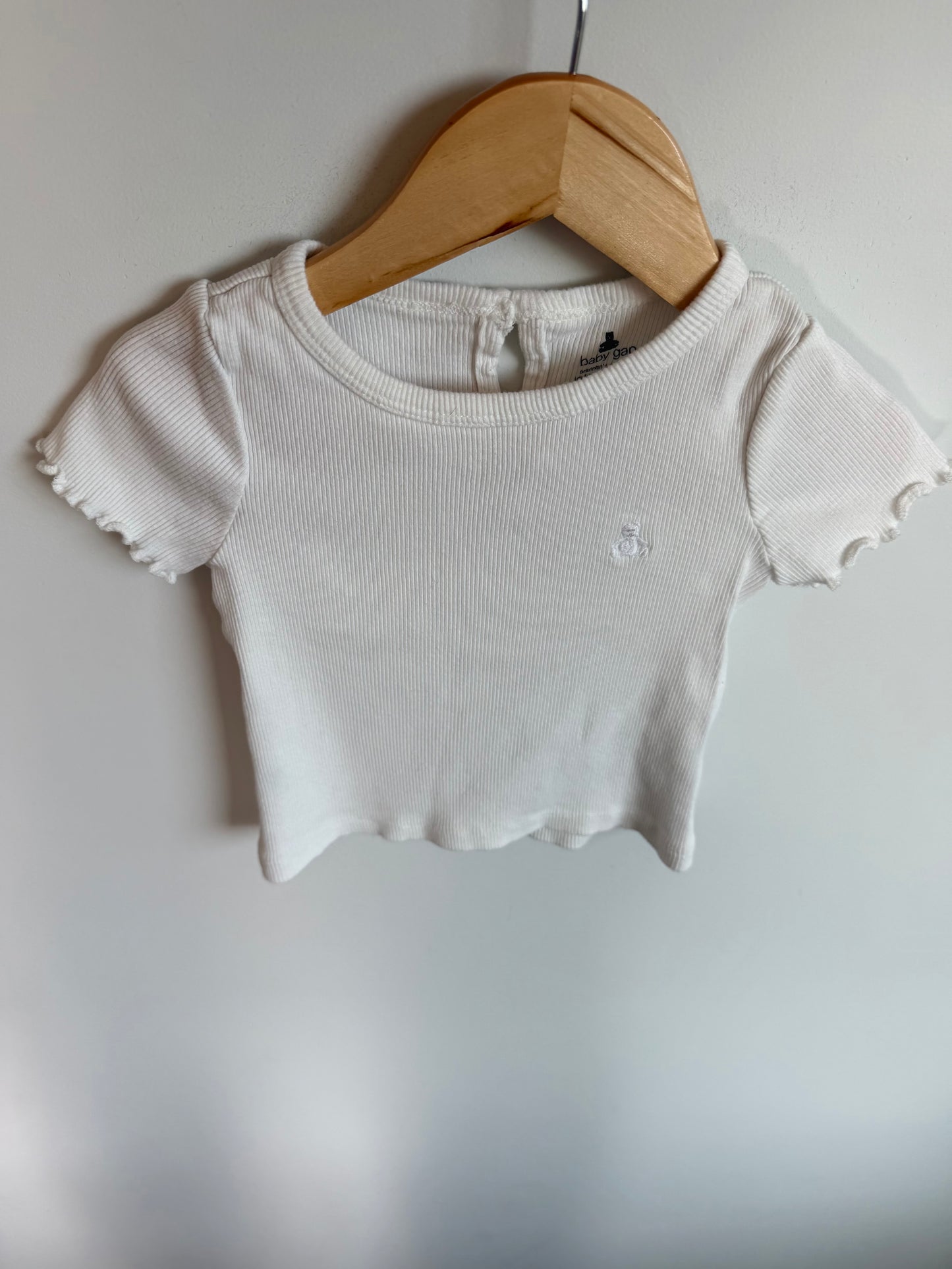 Gap White Wavy Sleeves T-Shirt (PLAY) / 18-24m