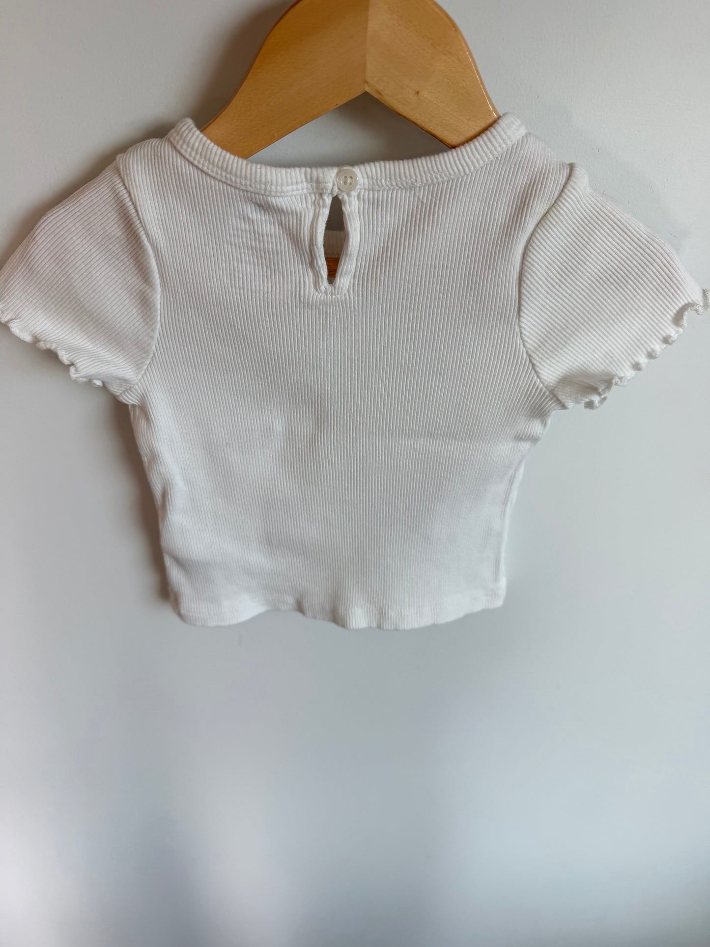 Gap White Wavy Sleeves T-Shirt (PLAY) / 18-24m