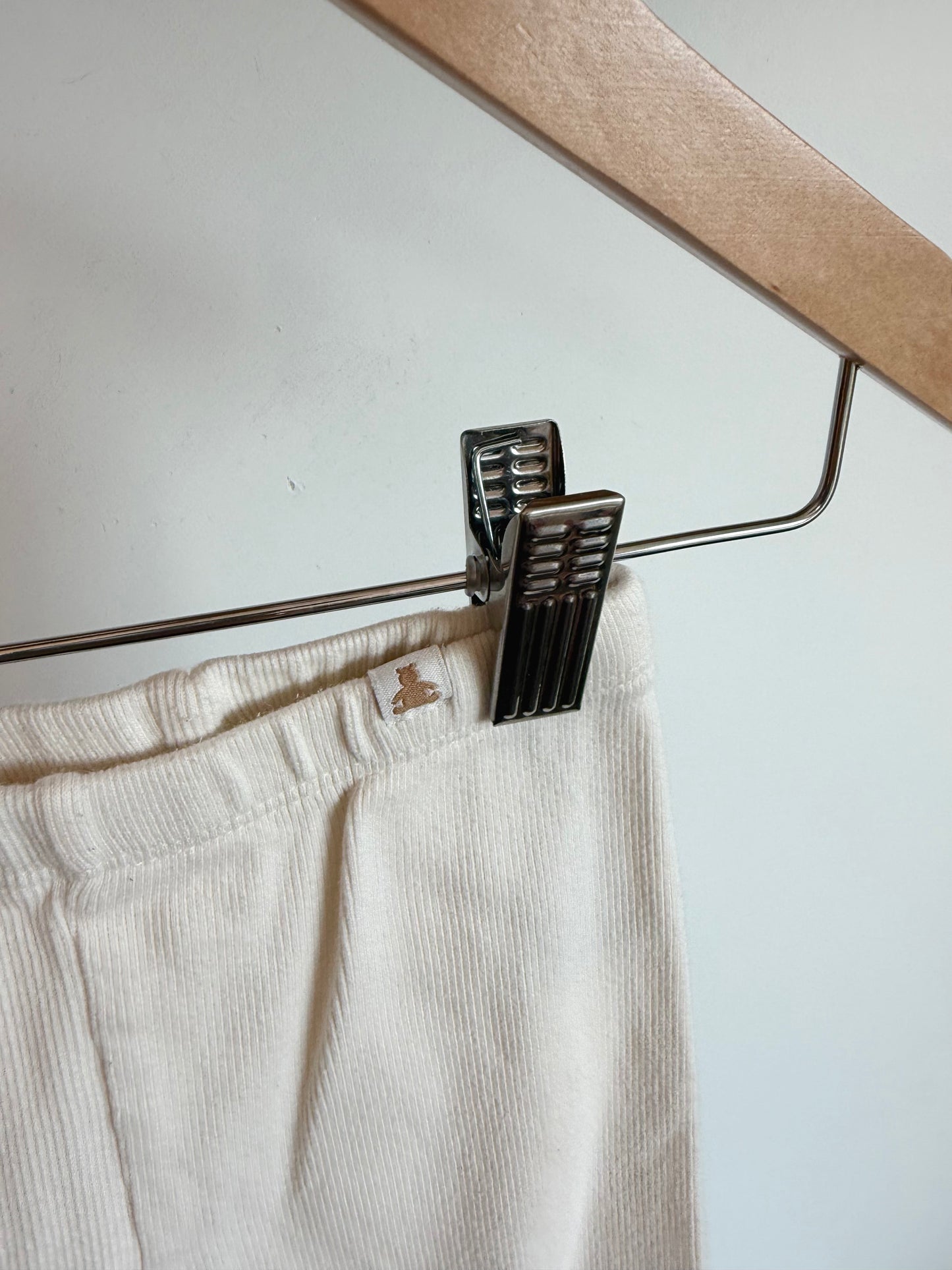 White Ribbed Leggings / 18-24m