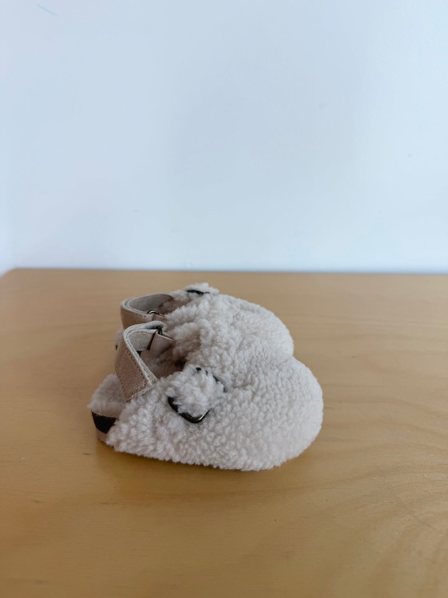 Slide On Cream Soft Sandals / 3-6m