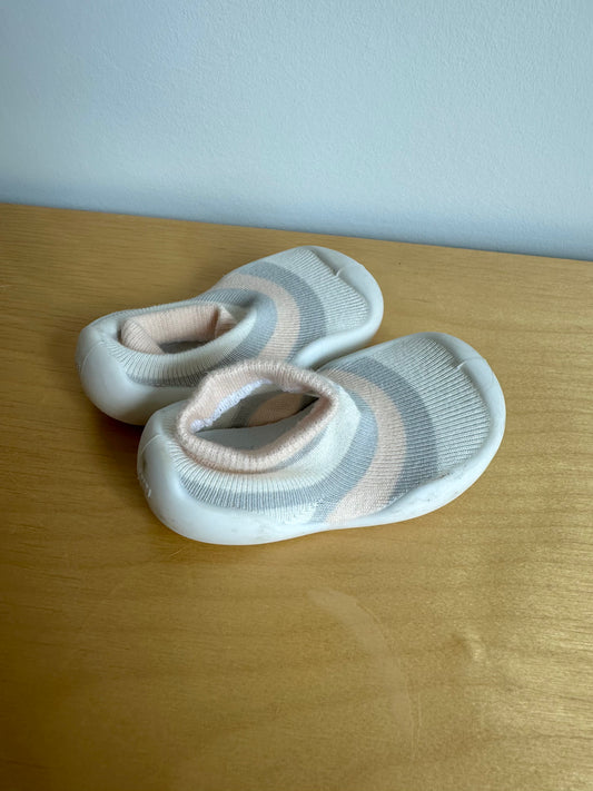 Flexible Sole Shoes / Size 3 Infant