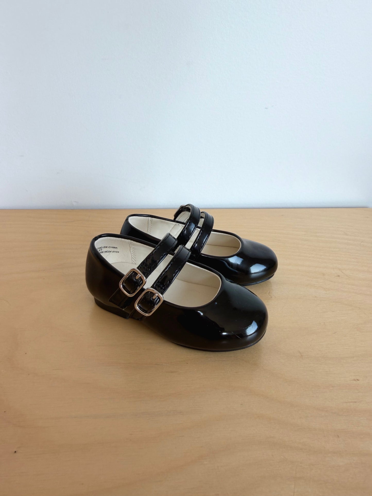 Shiny Black Mary Jane Velcro Shoes / Size 5 Toddler