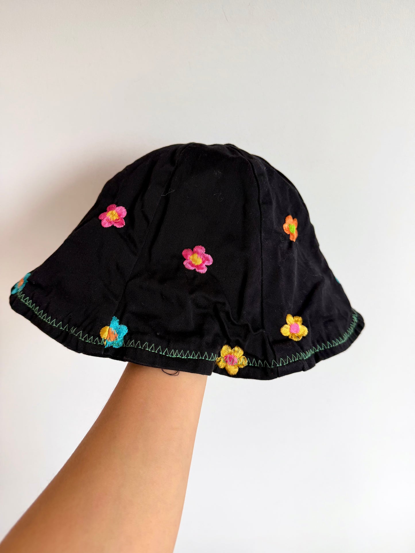 Black Embroidery Bucket Hat / 18-24m?