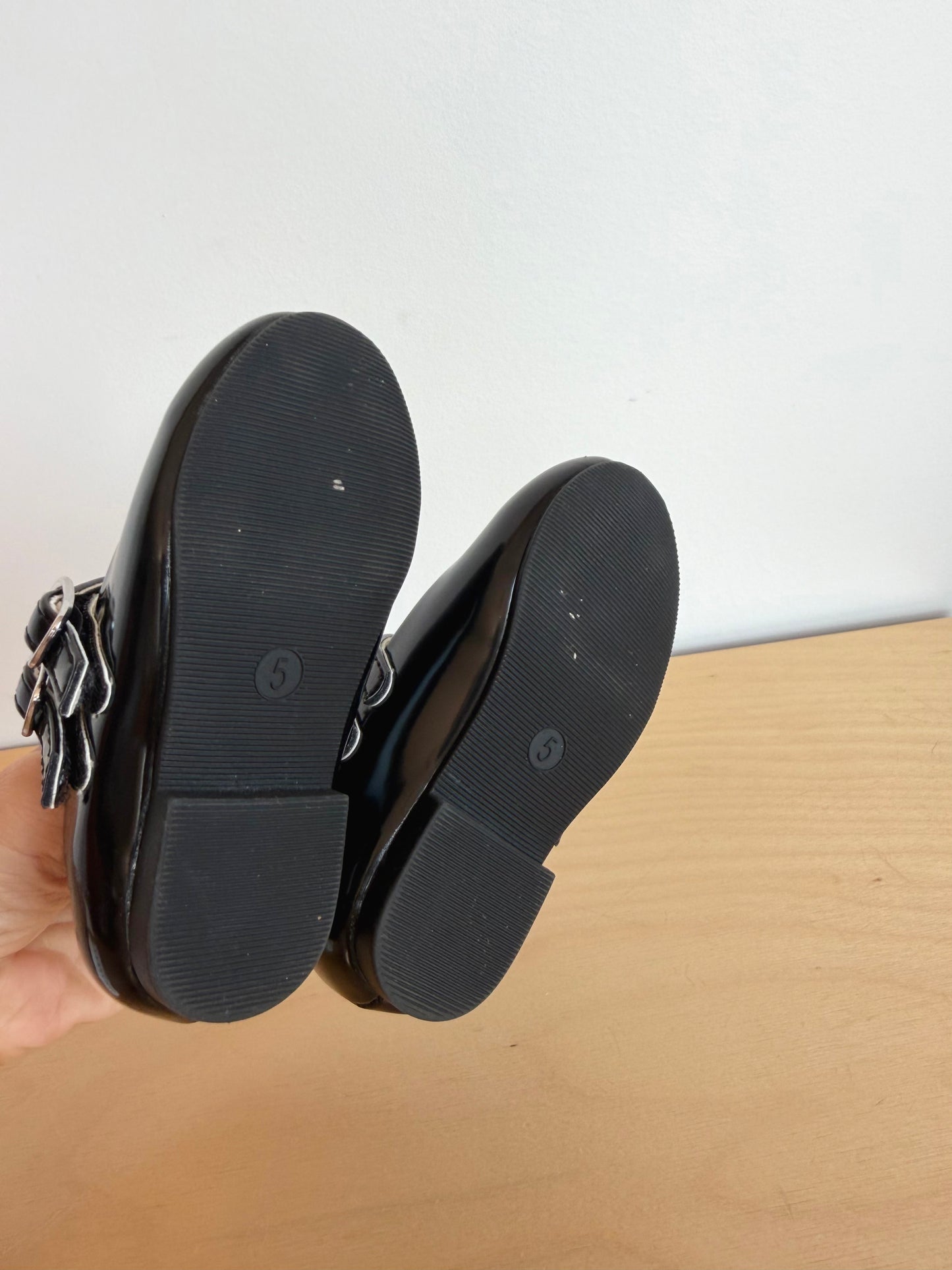 Shiny Black Mary Jane Velcro Shoes / Size 5 Toddler