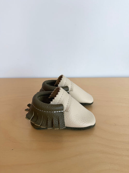 Leather 2 Toned Soft Sole Shoes / Size 2 Toddler