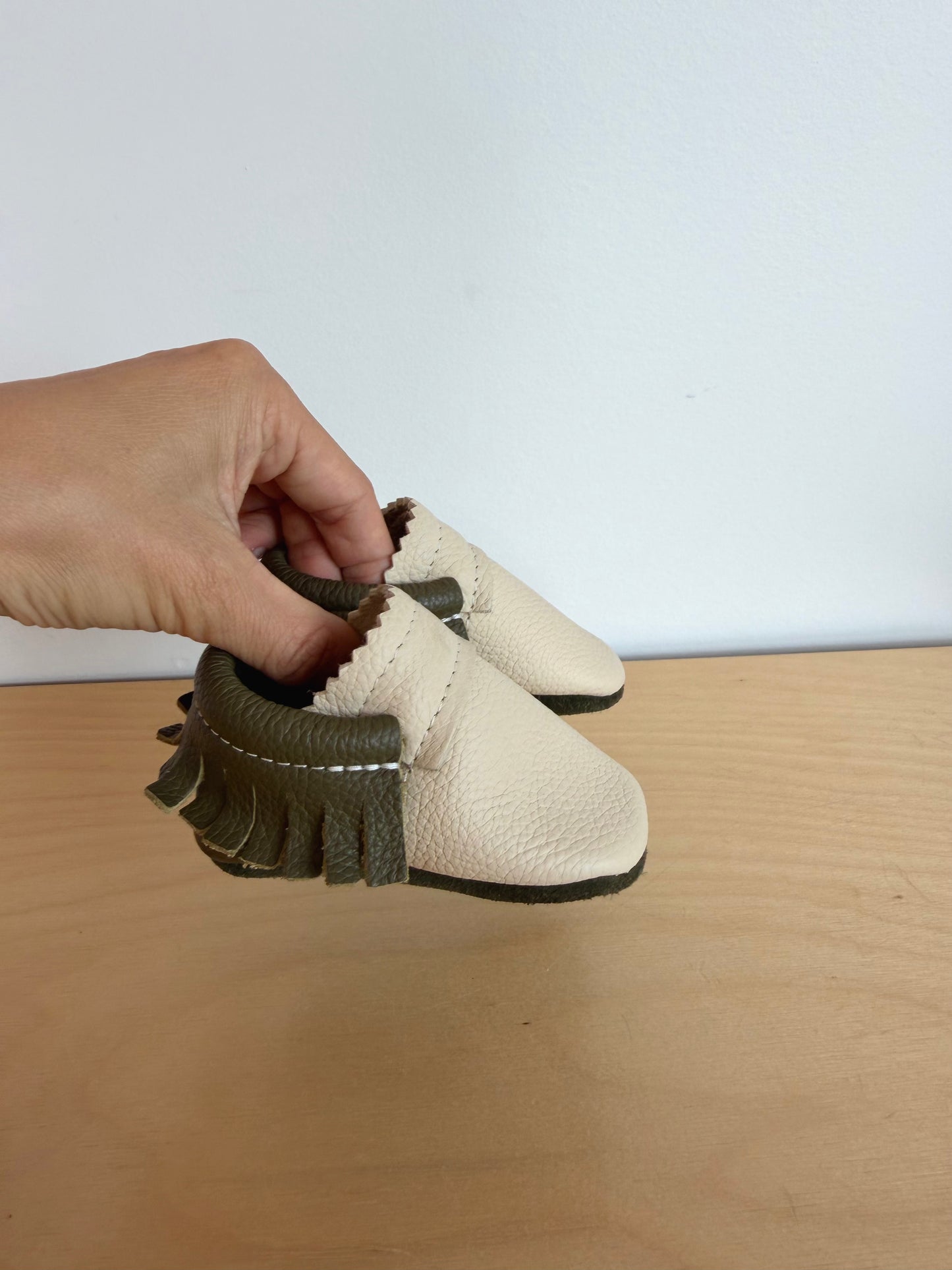 Leather 2 Toned Soft Sole Shoes / Size 2 Toddler