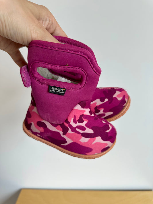 Bogs Pink Camo Waterproof Boots / Size 4 Toddler
