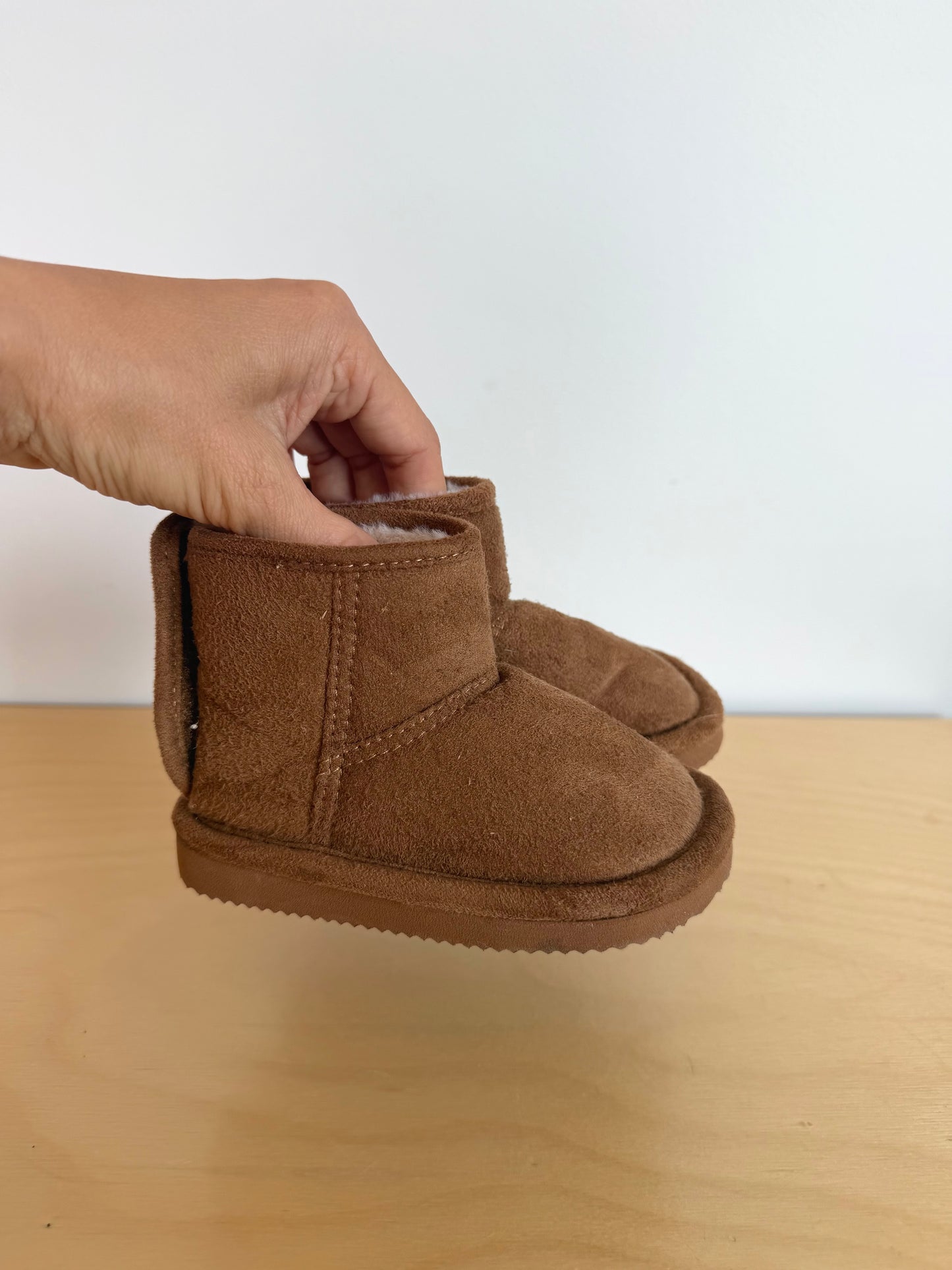 Tan Velcro Fleece Lined Boots / Size 5.5 Toddler