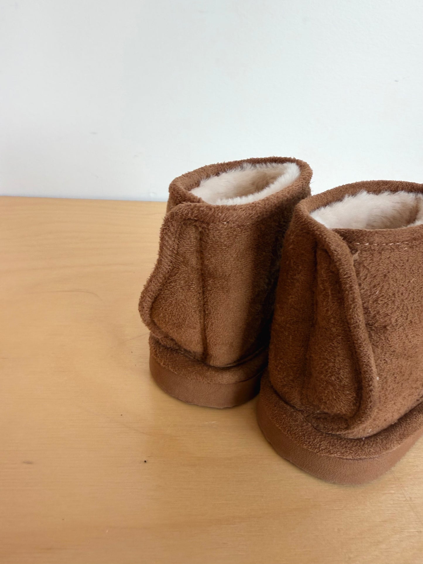 Tan Velcro Fleece Lined Boots / Size 5.5 Toddler
