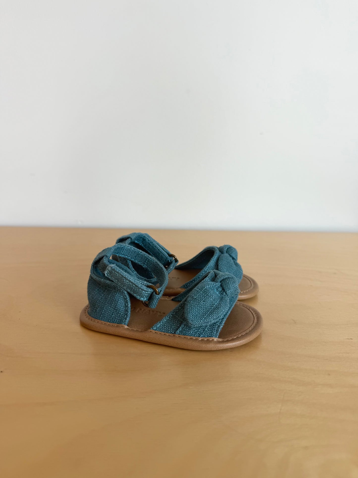 Chambray Bow Sandals / 3-6m