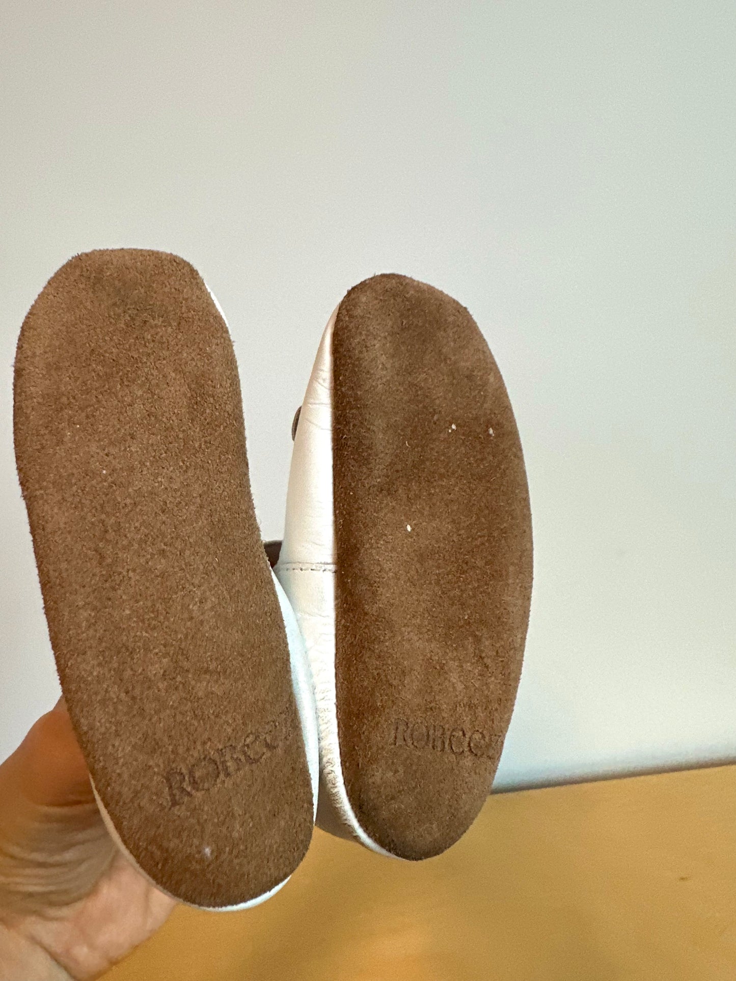 White Flower Soft Sole Shoes / 6-12m