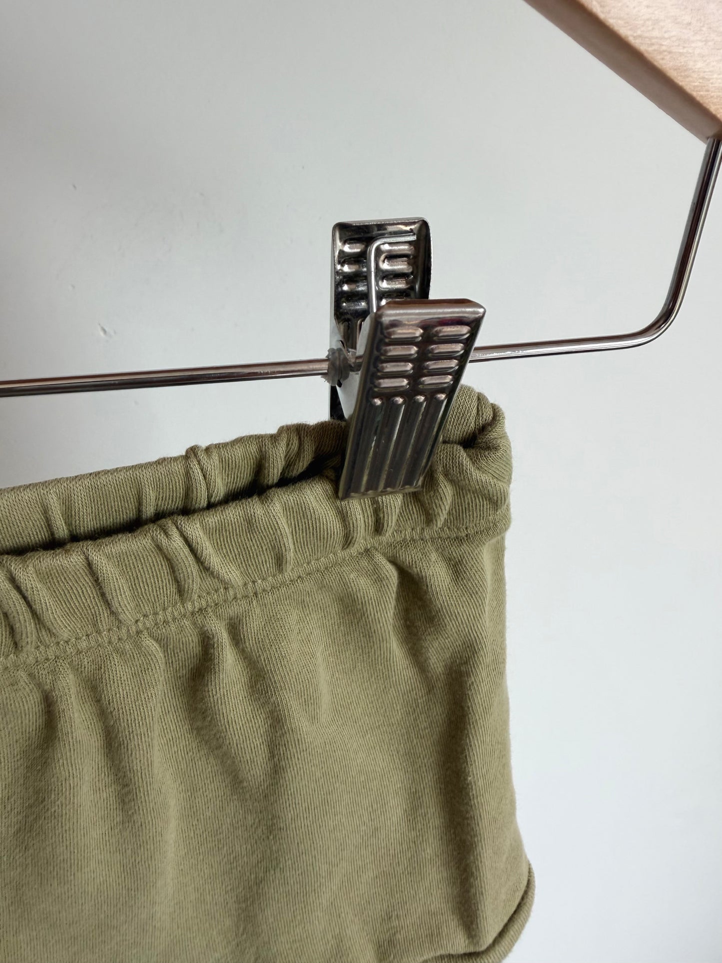 Parade Olive Shorts / 3-6m