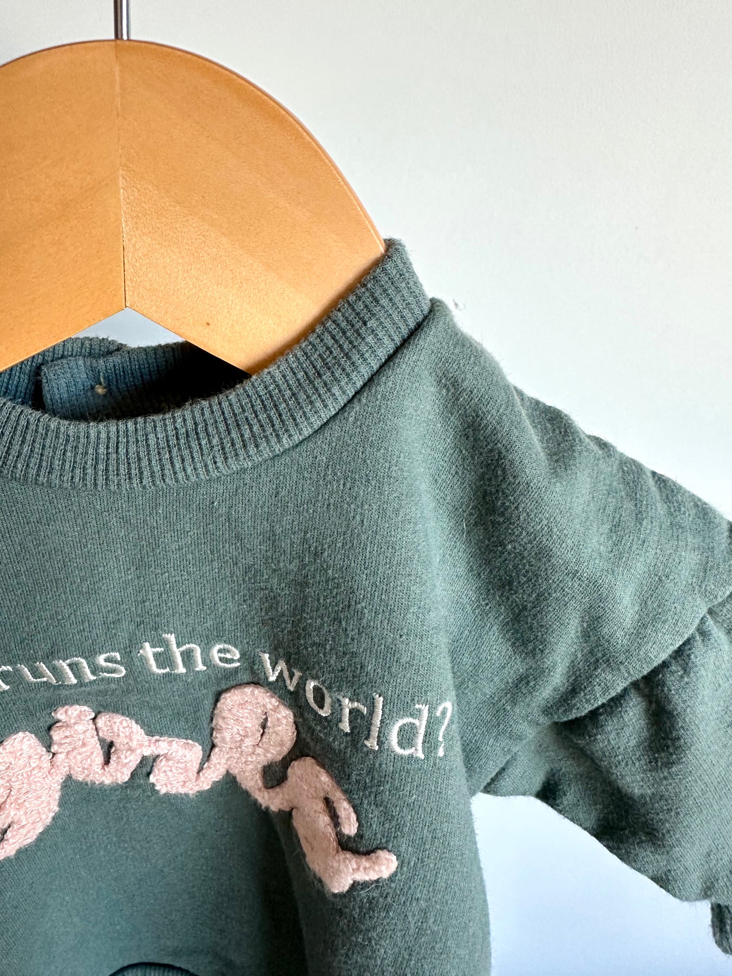 Who Runs The World? Girls Sweater / 3m