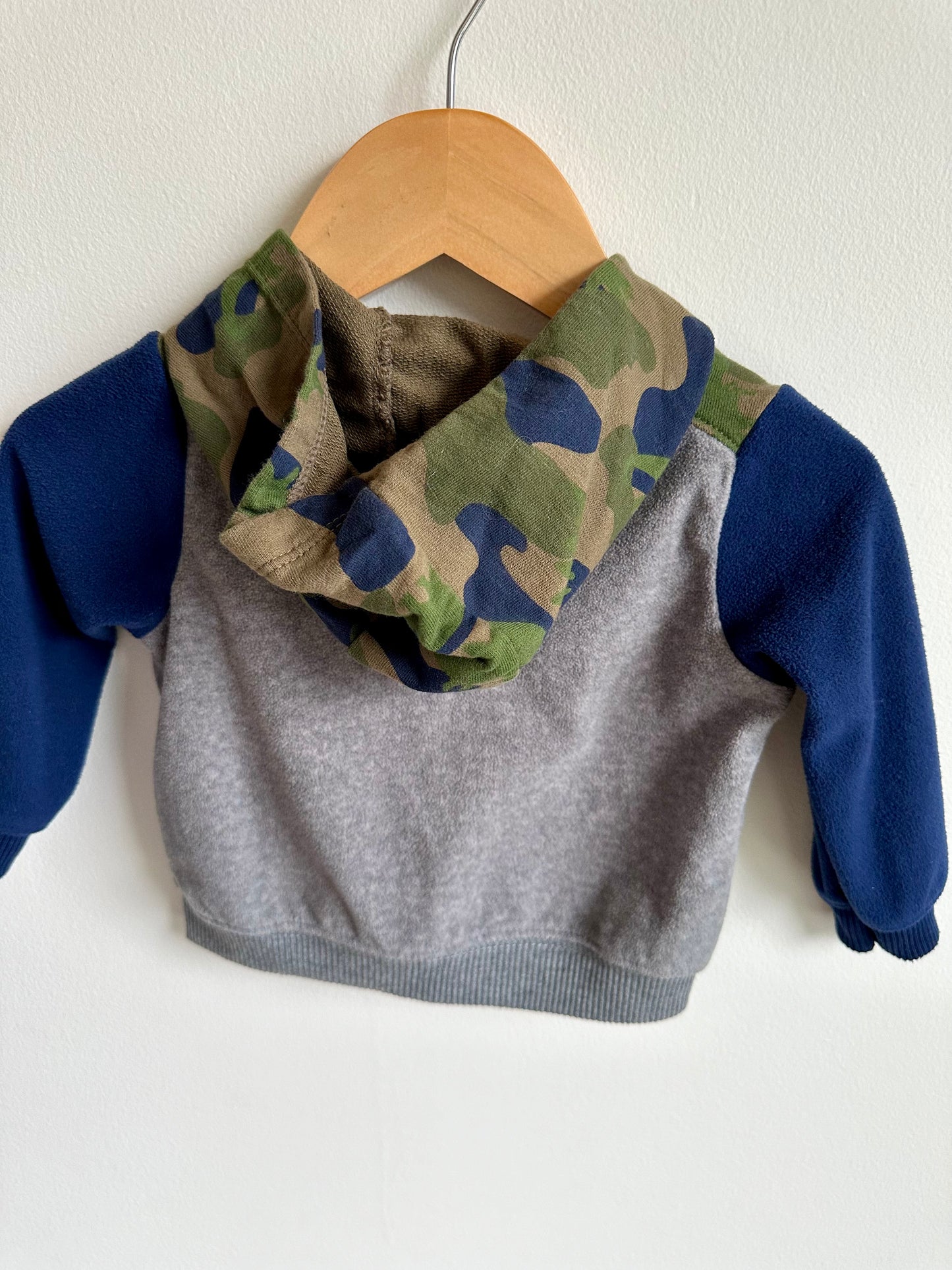 Hooded Camo Sweater / 9m