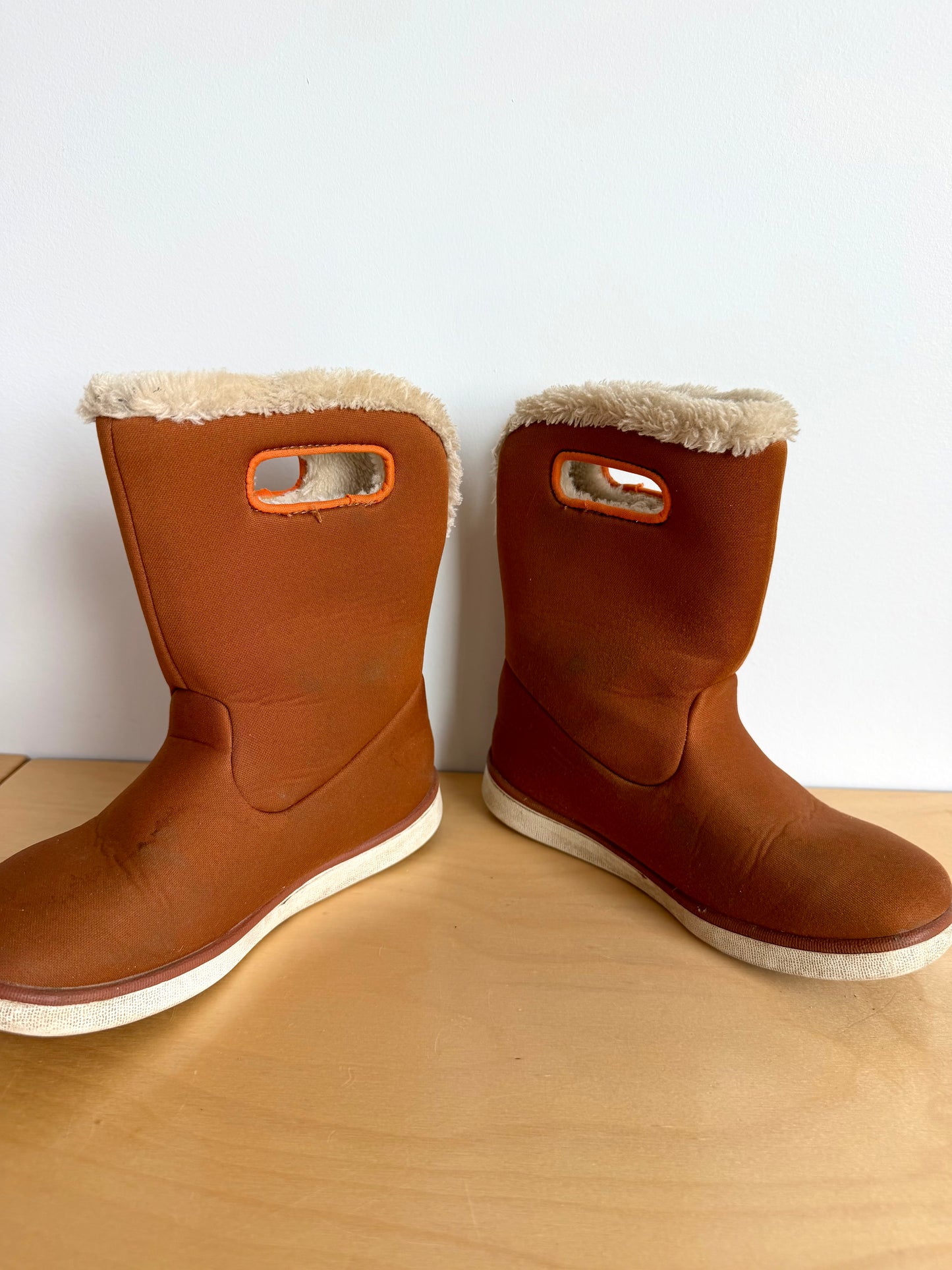 Bogs Tan Boots / Size 1 Big Kid