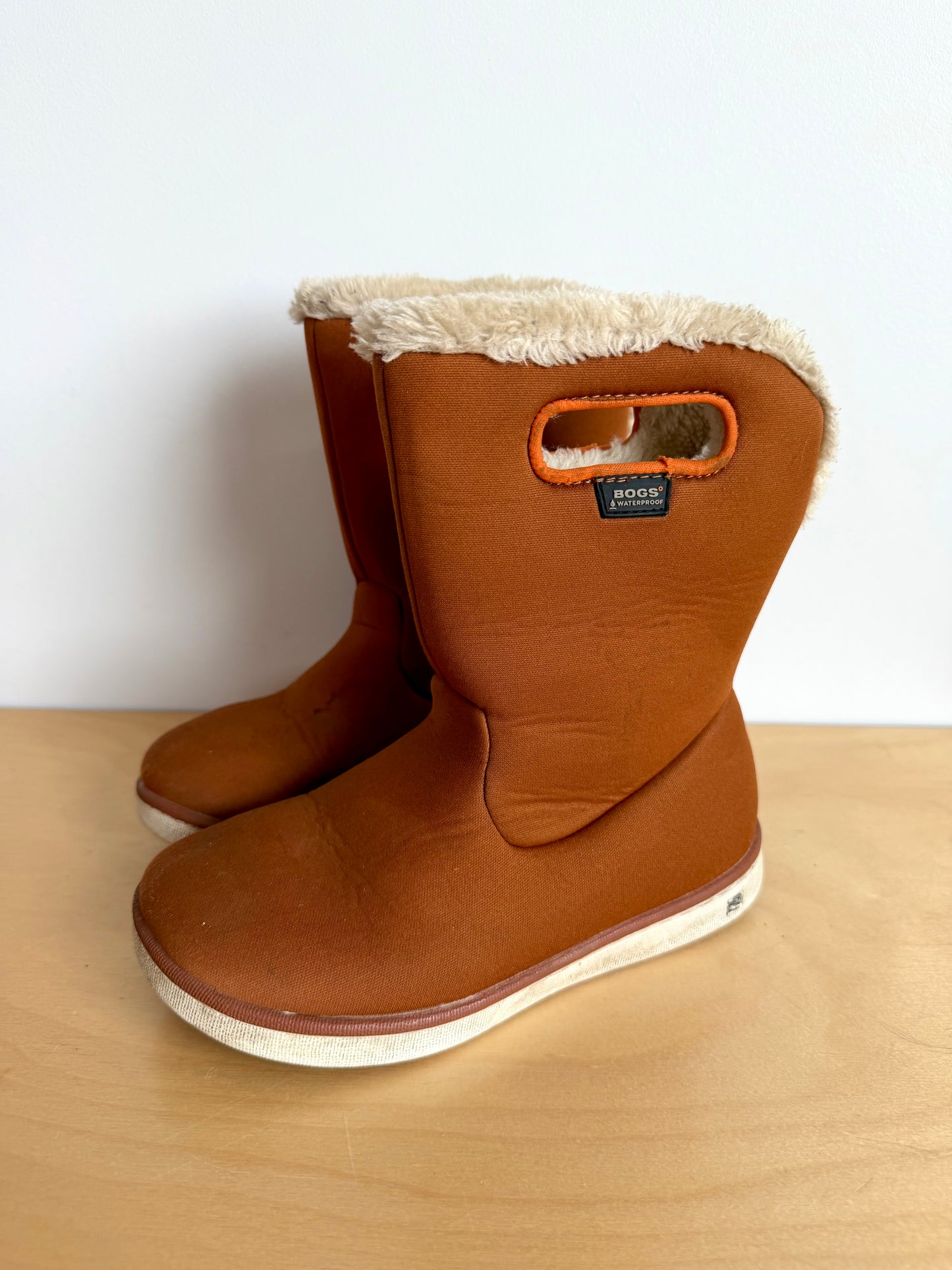 Bogs Tan Boots / Size 1 Big Kid