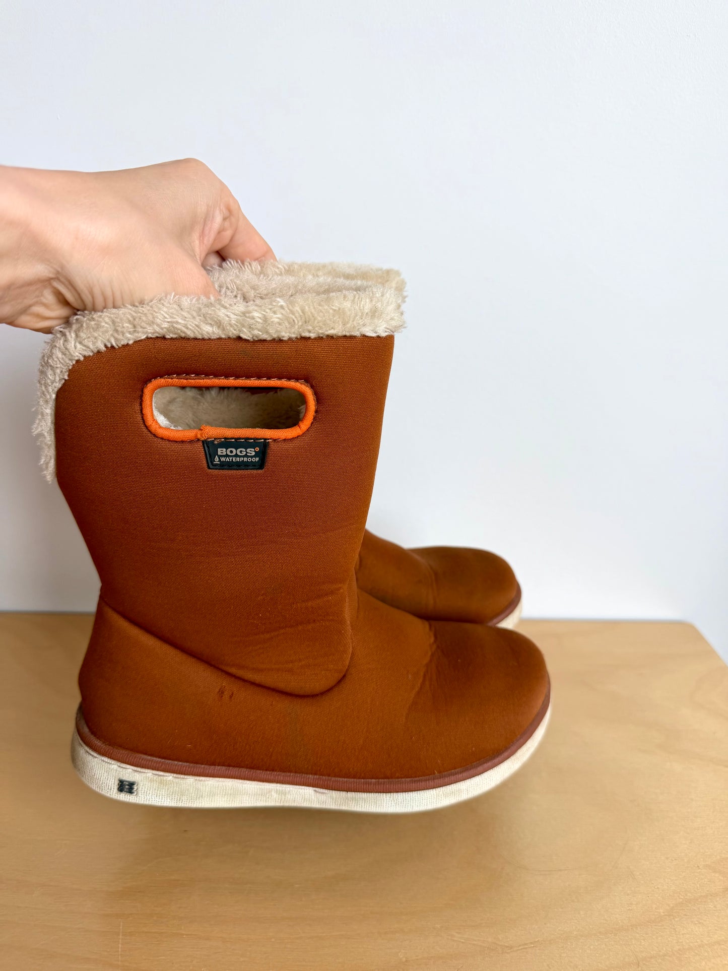 Bogs Tan Boots / Size 1 Big Kid