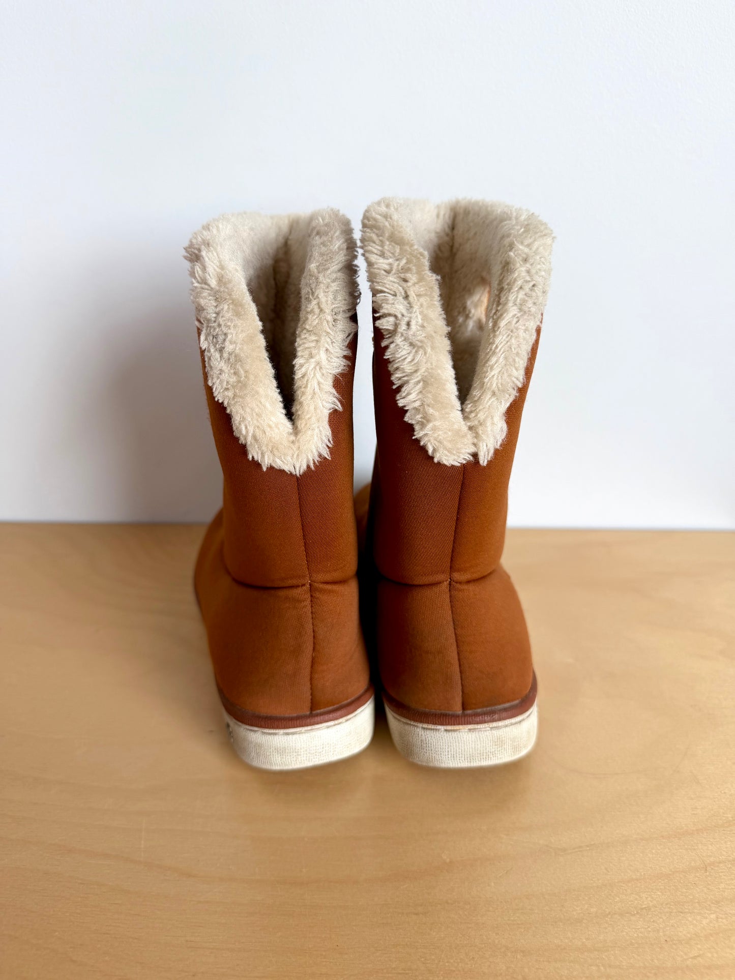 Bogs Tan Boots / Size 1 Big Kid