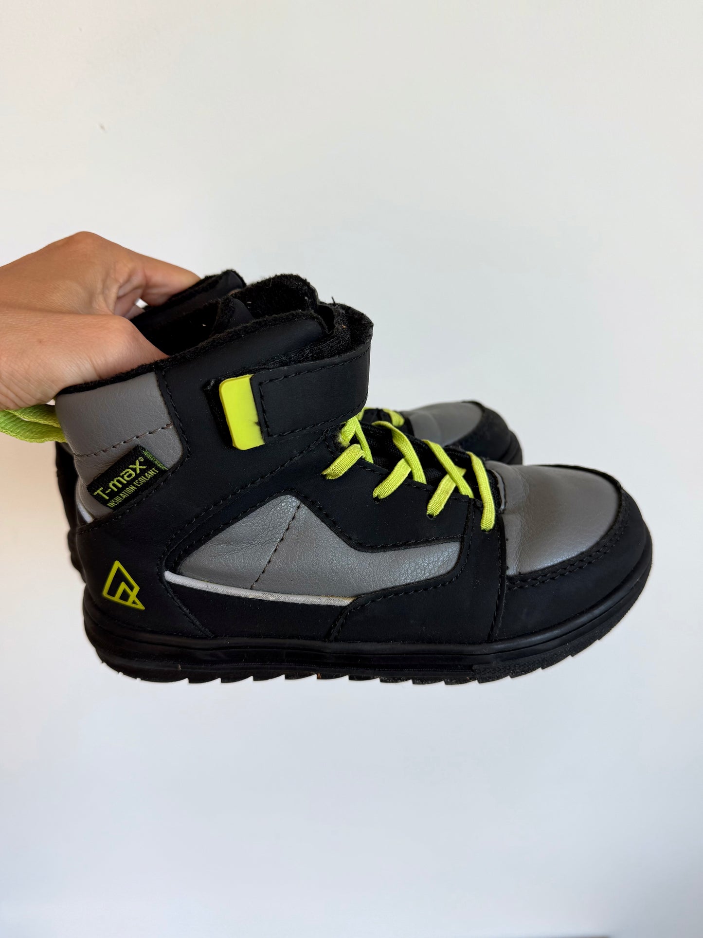 Ripzone Insulated Ankle Boots / Size 2 Big Kid (No Shipping)