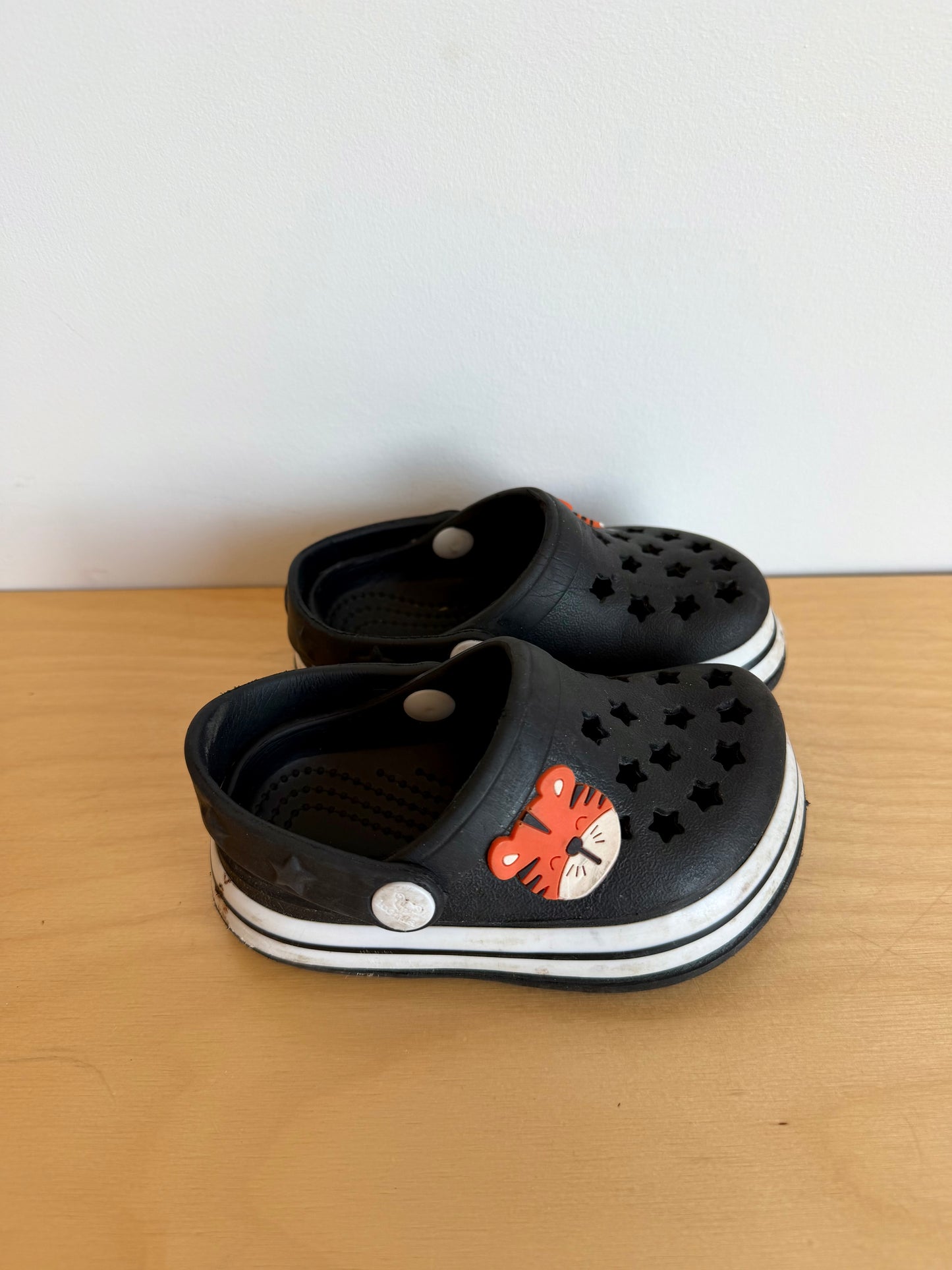 Tiger Star Slide On Shoes / Size 4 Toddler