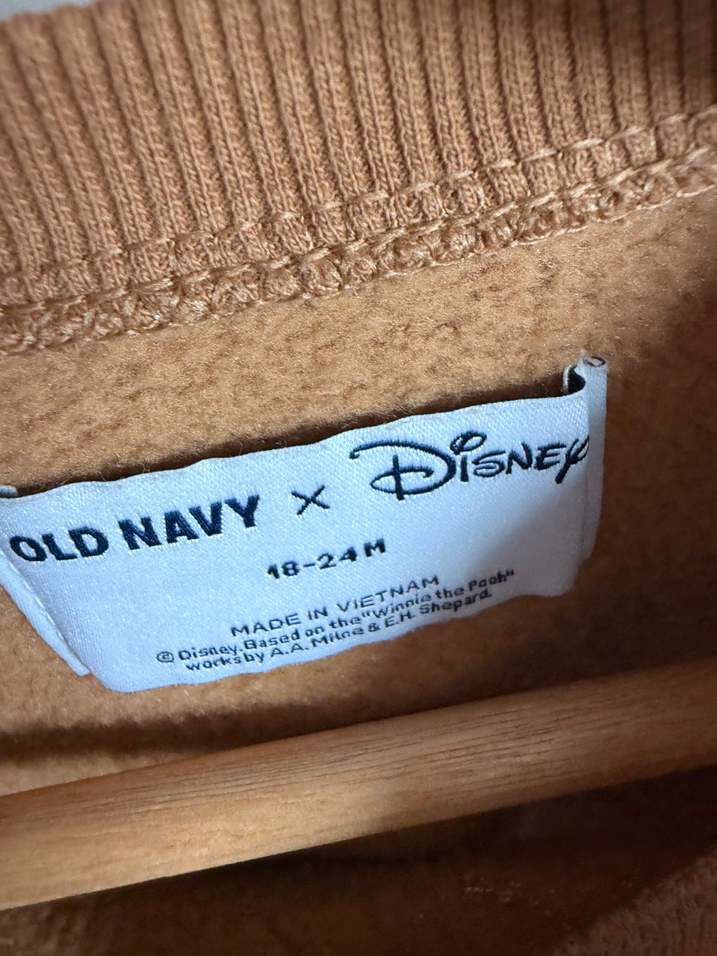 Caramel Winnie the Pooh Crewneck / 12-18m