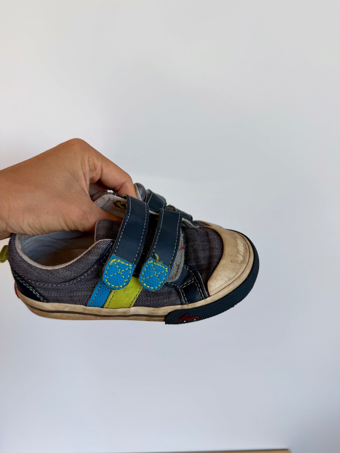 See Kai Run Velcro Shoes / Size 10 Toddler